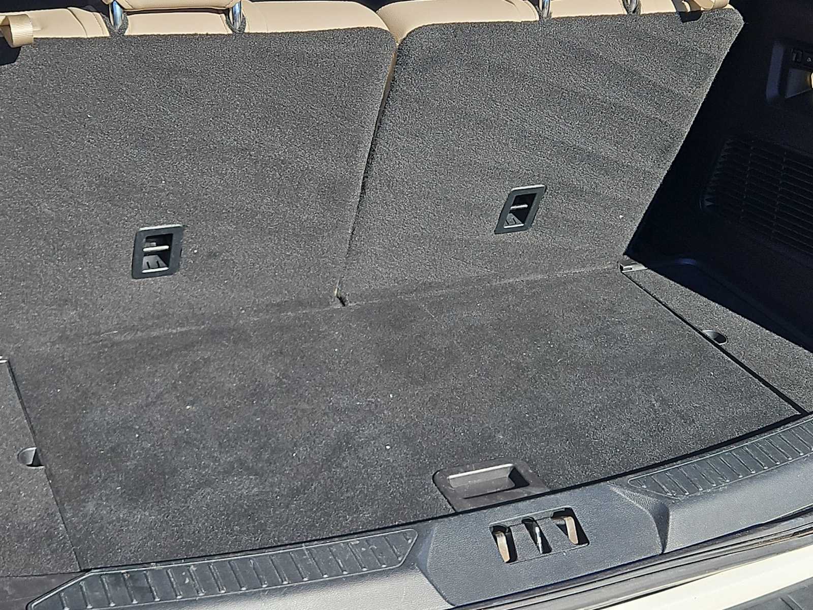 Thumbnail: 2020 Ford Explorer - 23