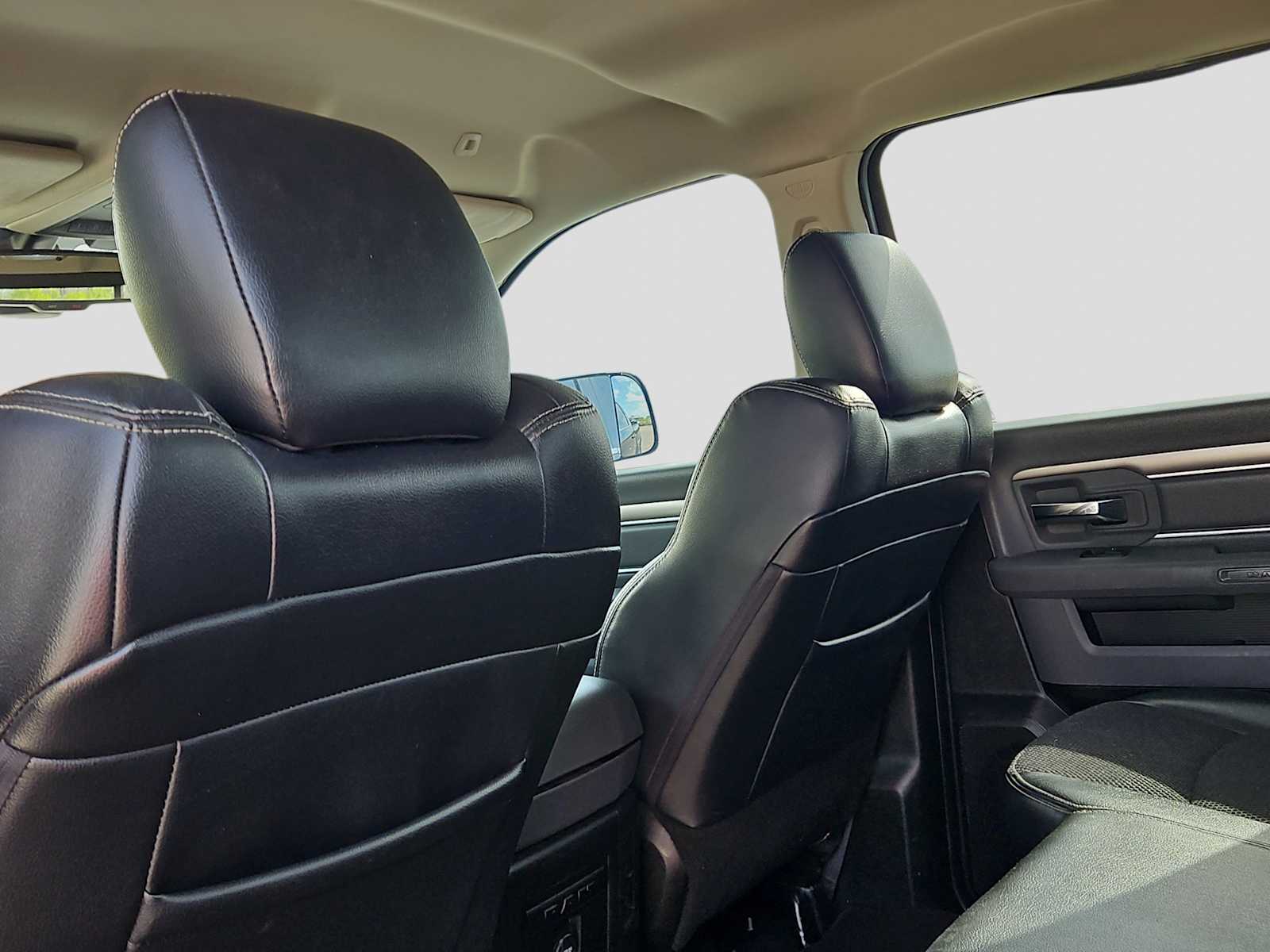 Thumbnail: 2019 RAM 1500 Classic - 16