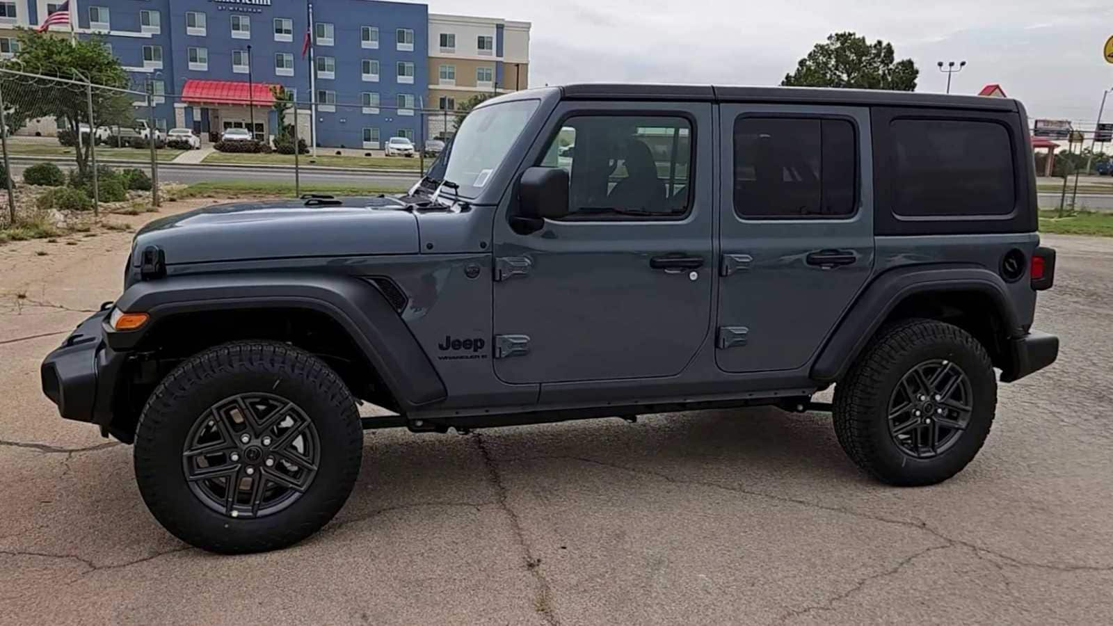 Thumbnail: 2025 Jeep Wrangler - 4