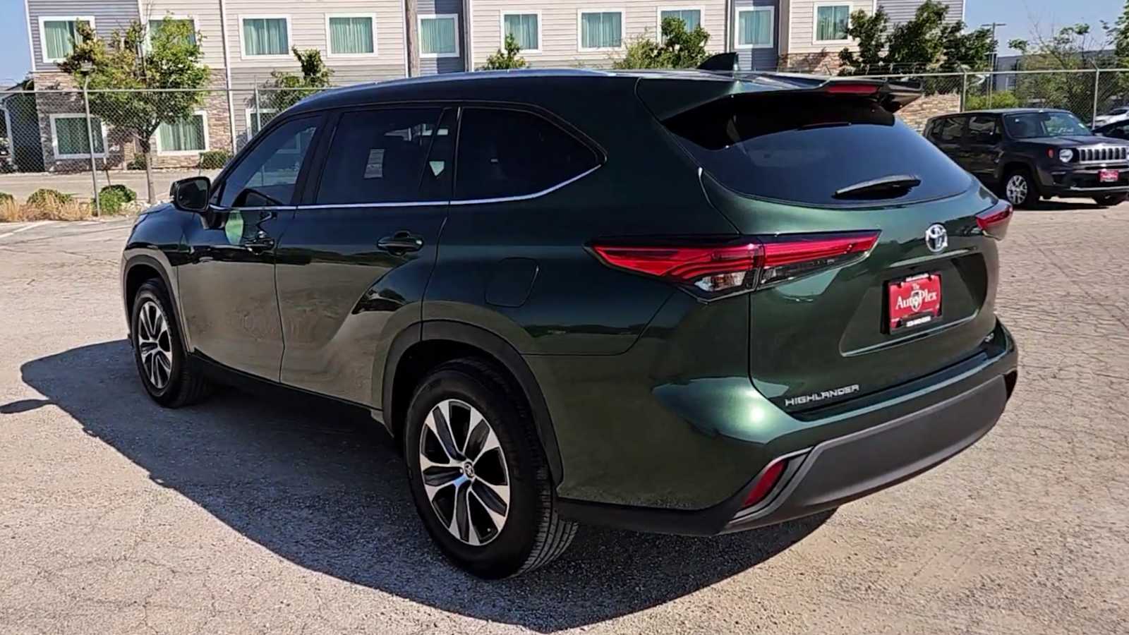 Thumbnail: 2023 Toyota Highlander - 6