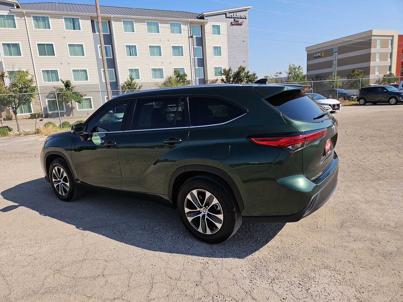 Thumbnail: 2023 Toyota Highlander - 11