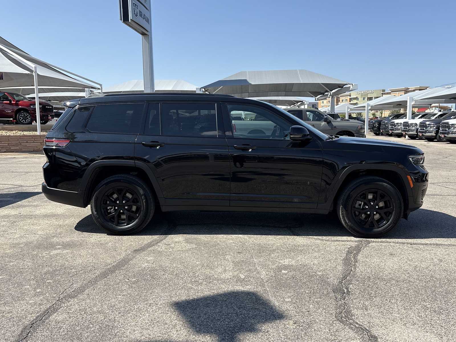 Thumbnail: 2024 Jeep Grand Cherokee L - 9
