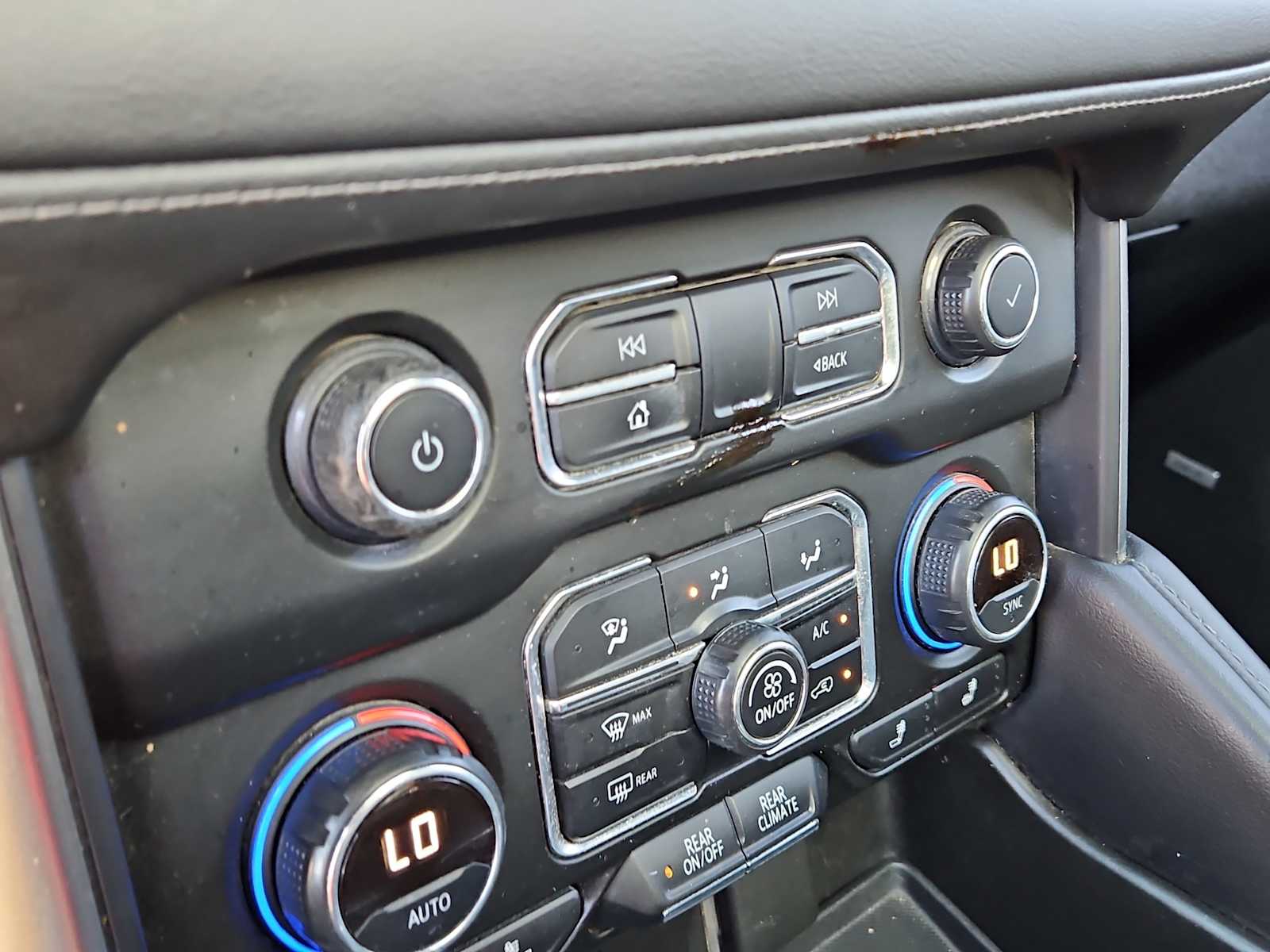 Thumbnail: 2021 Chevrolet Suburban - 24