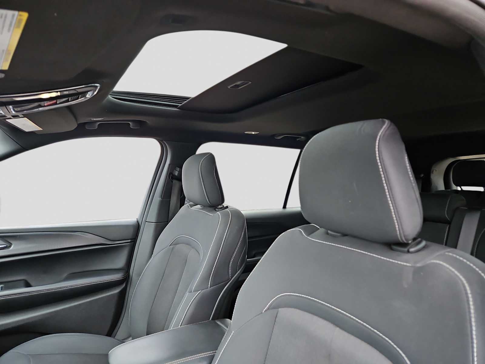 Thumbnail: 2024 Jeep Grand Cherokee L - 18