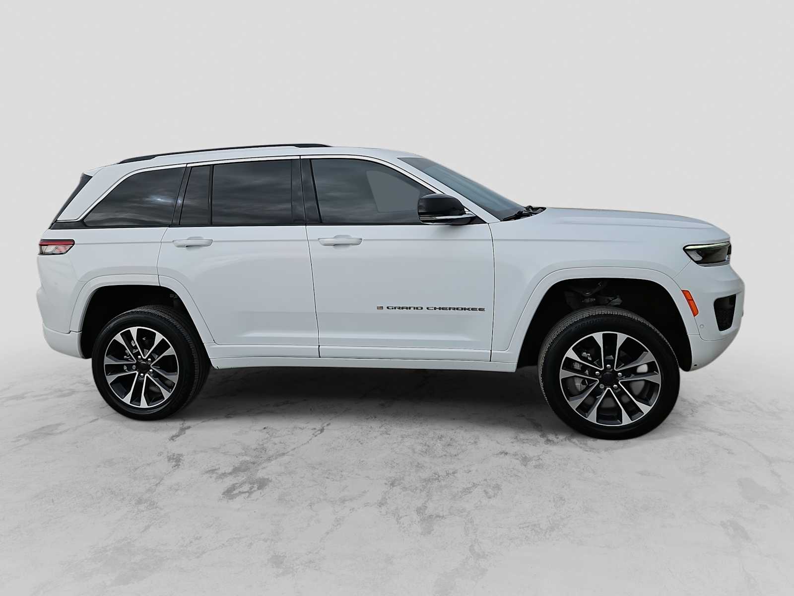 Thumbnail: 2022 Jeep Grand Cherokee - 9