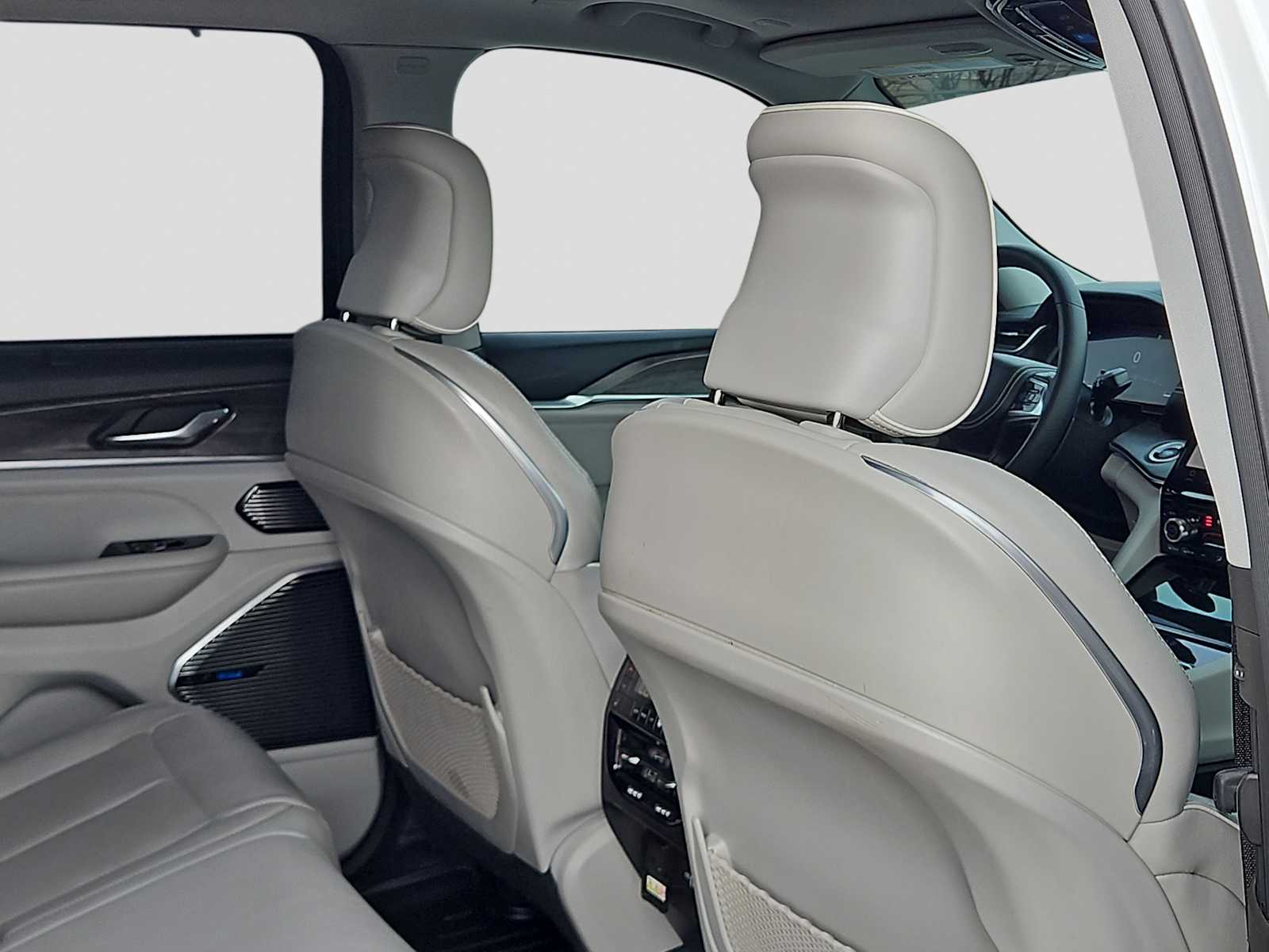 Thumbnail: 2022 Jeep Grand Cherokee - 17