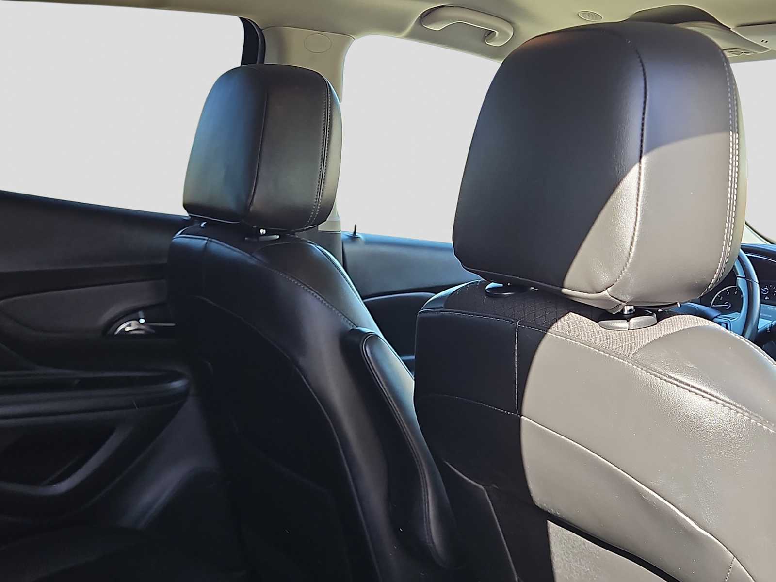 Thumbnail: 2022 Buick Encore - 17