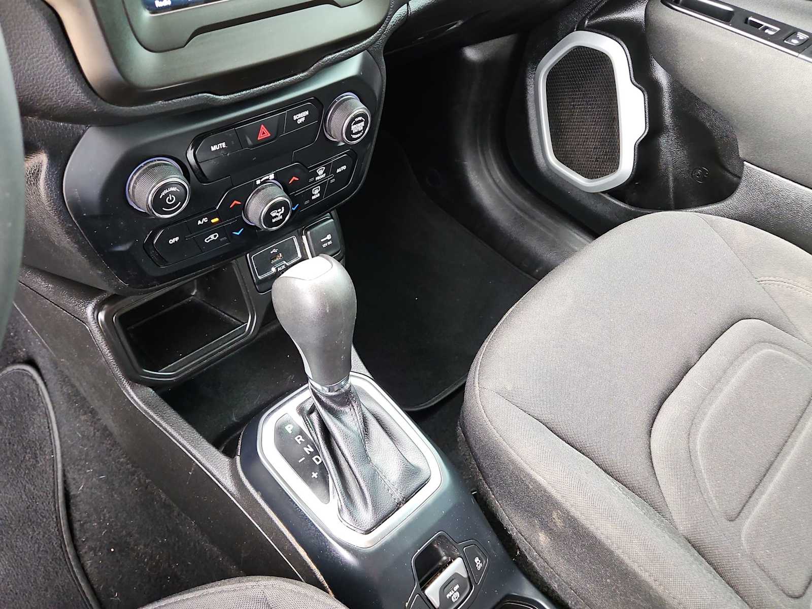 Thumbnail: 2020 Jeep Renegade - 24