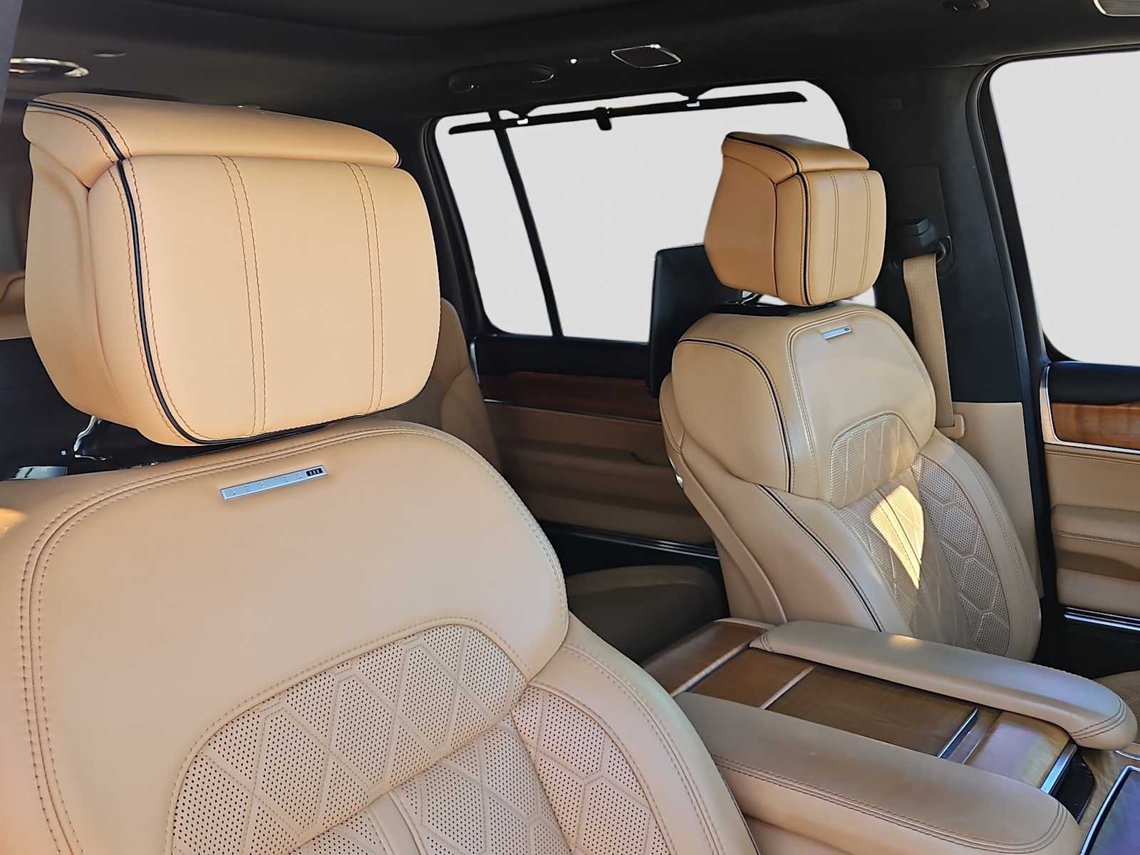 Thumbnail: 2022 Jeep Grand Wagoneer - 17