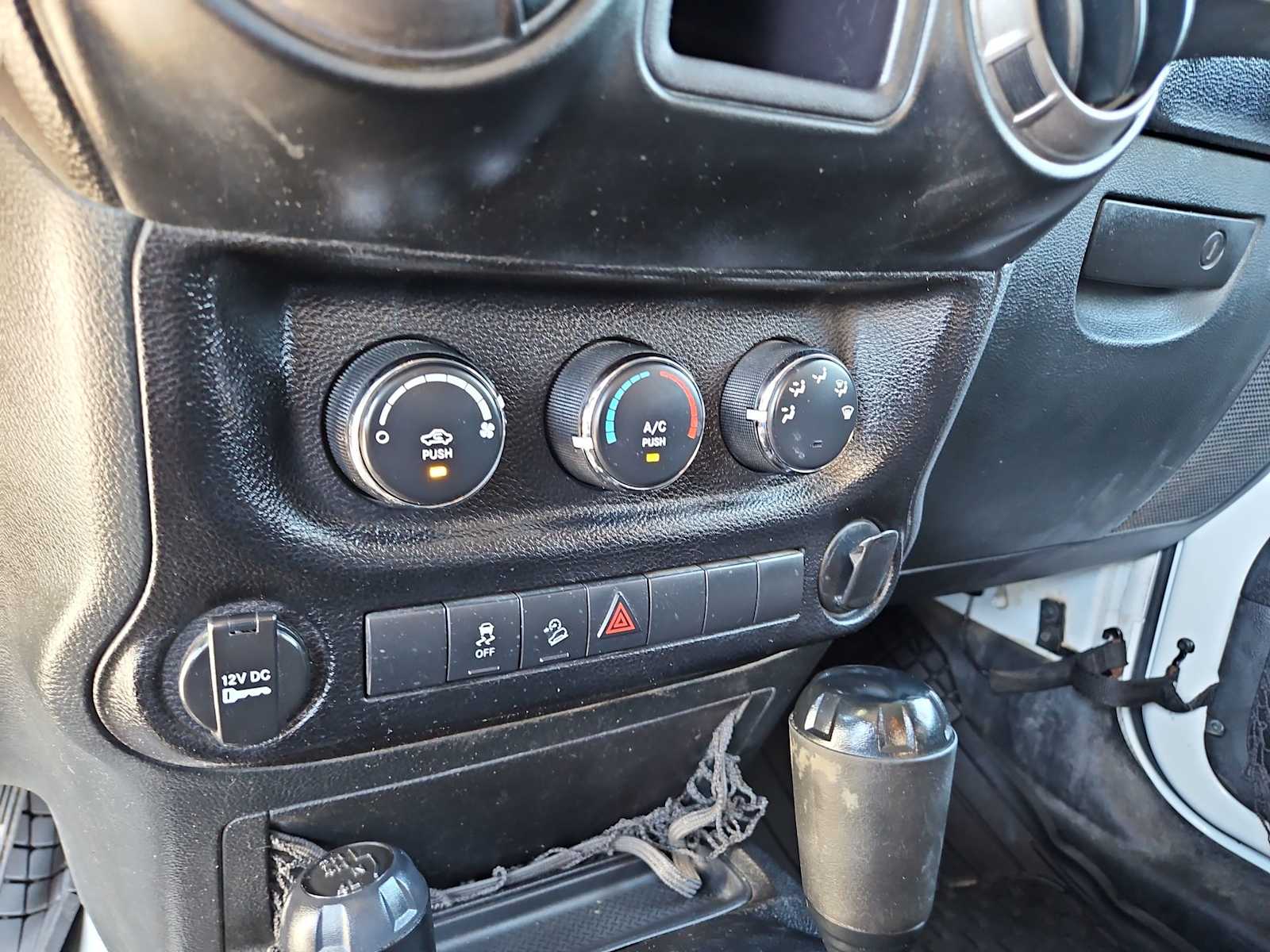 Thumbnail: 2011 Jeep Wrangler - 22