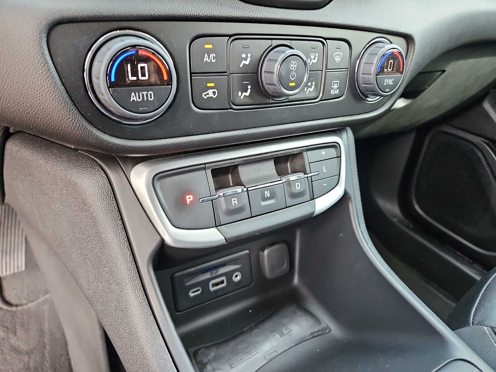 Thumbnail: 2024 GMC Terrain - 25