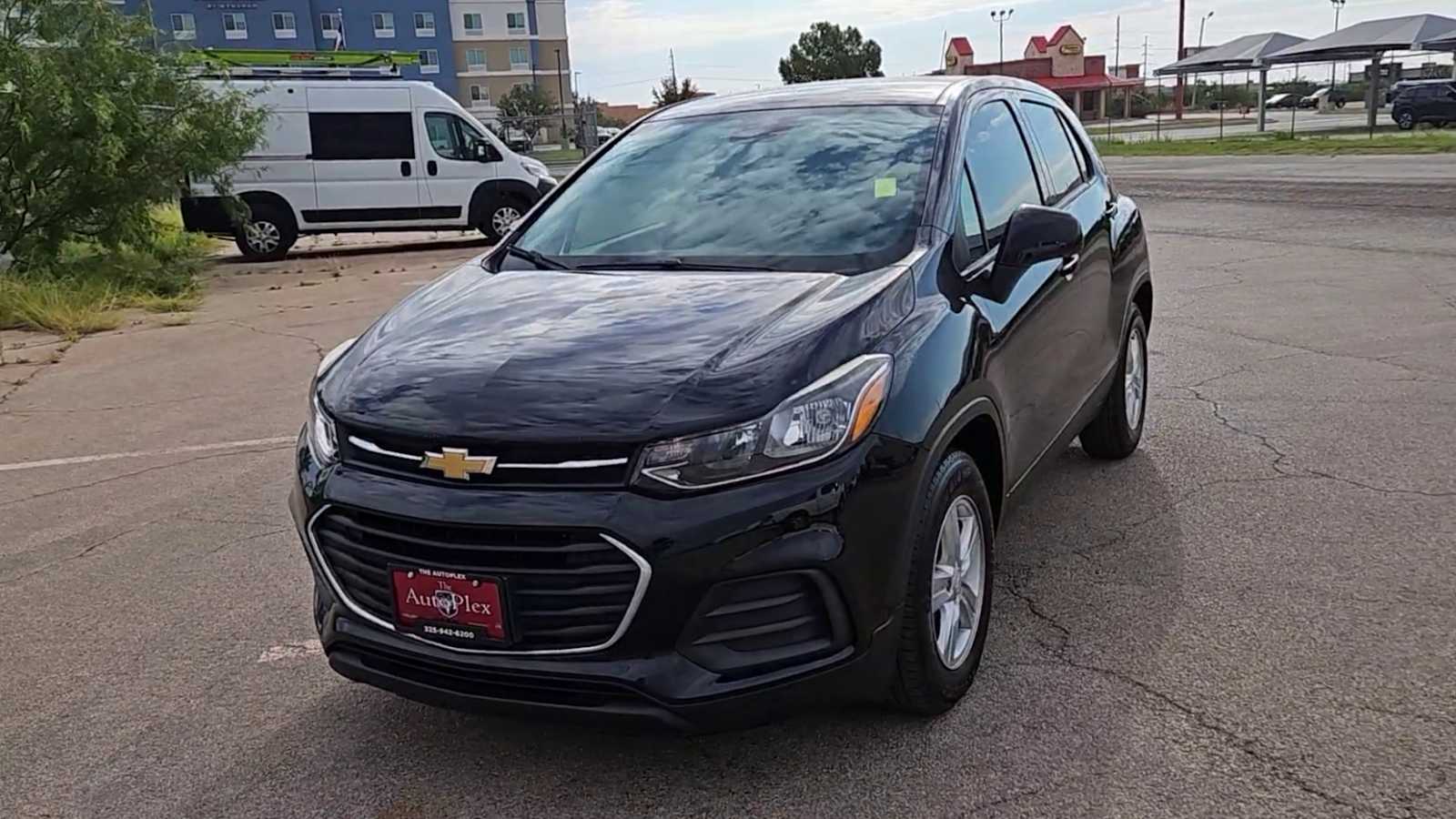Thumbnail: 2021 Chevrolet Trax - 3