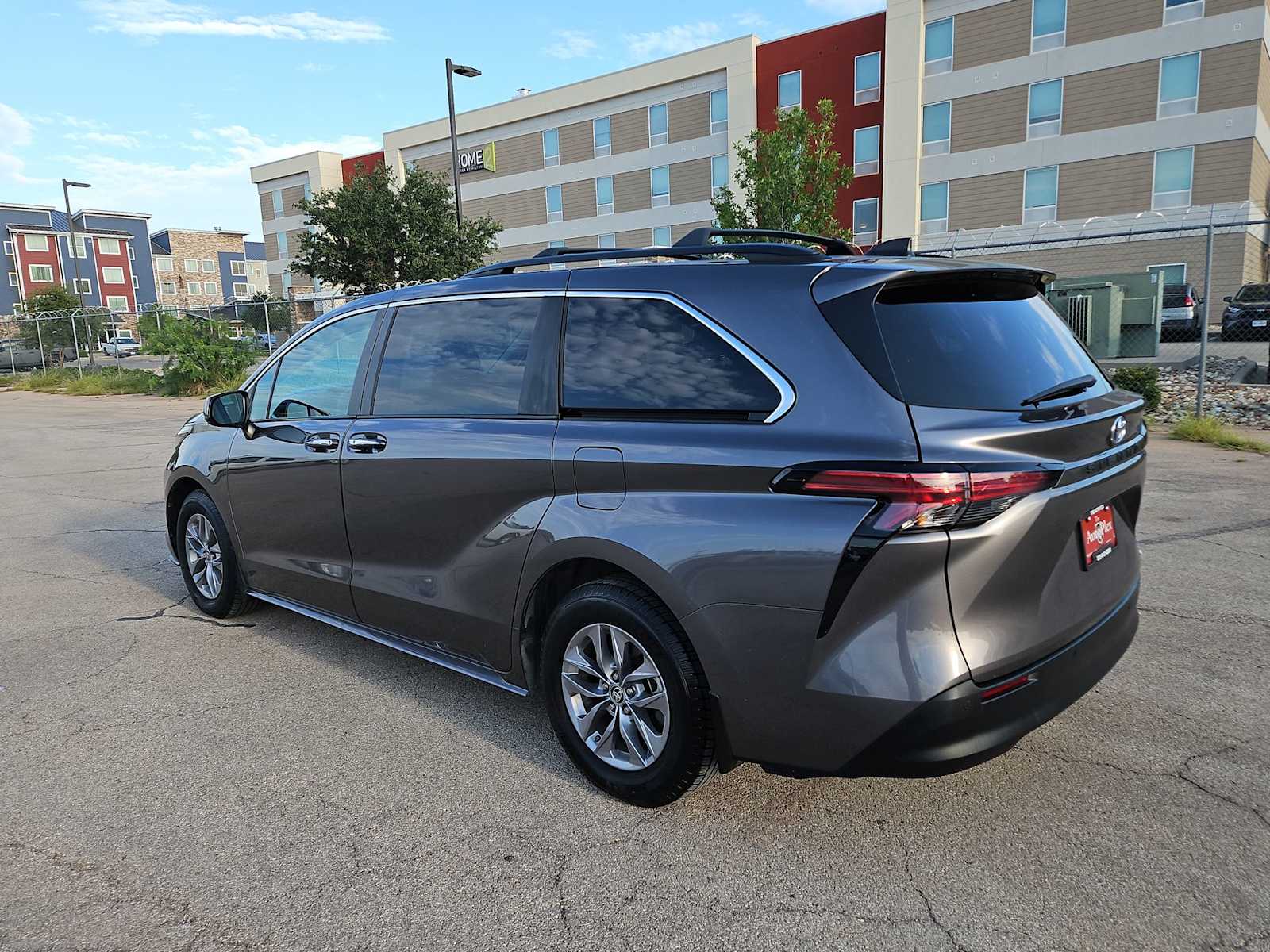Thumbnail: 2022 Toyota Sienna - 11