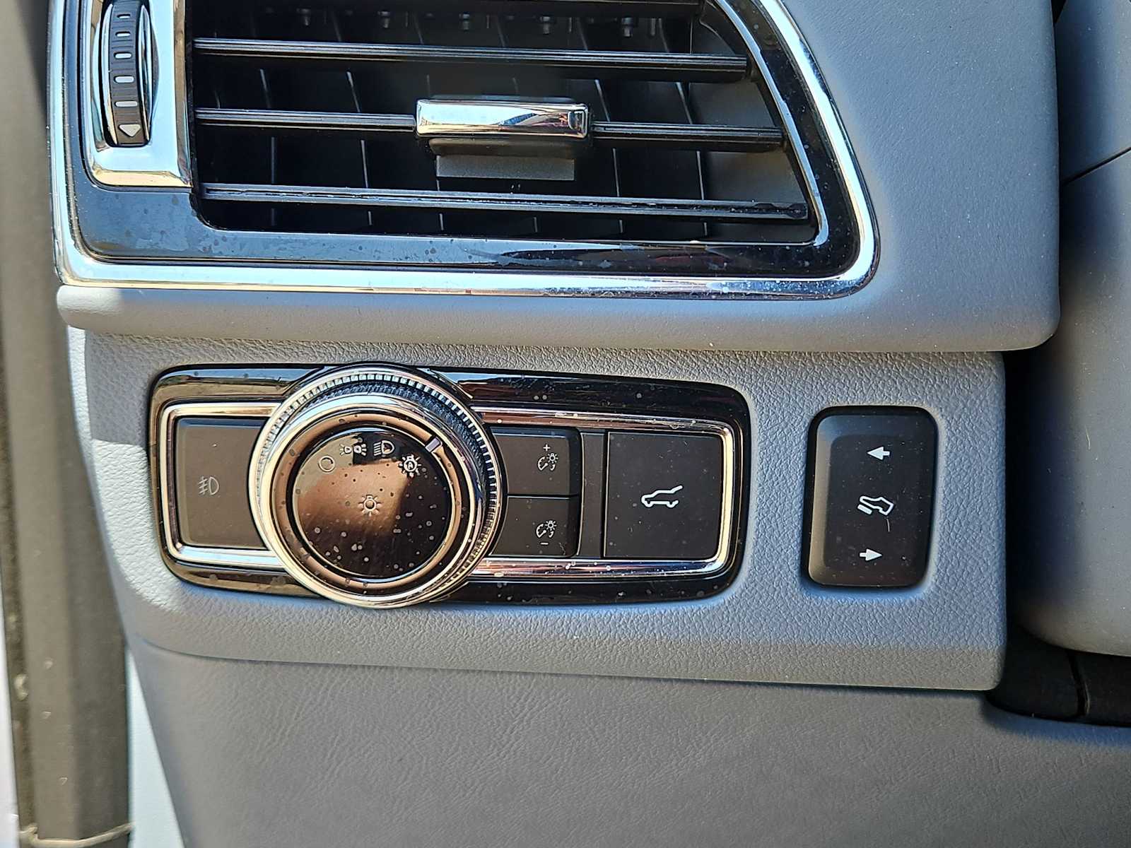 Thumbnail: 2019 Lincoln Navigator L - 27