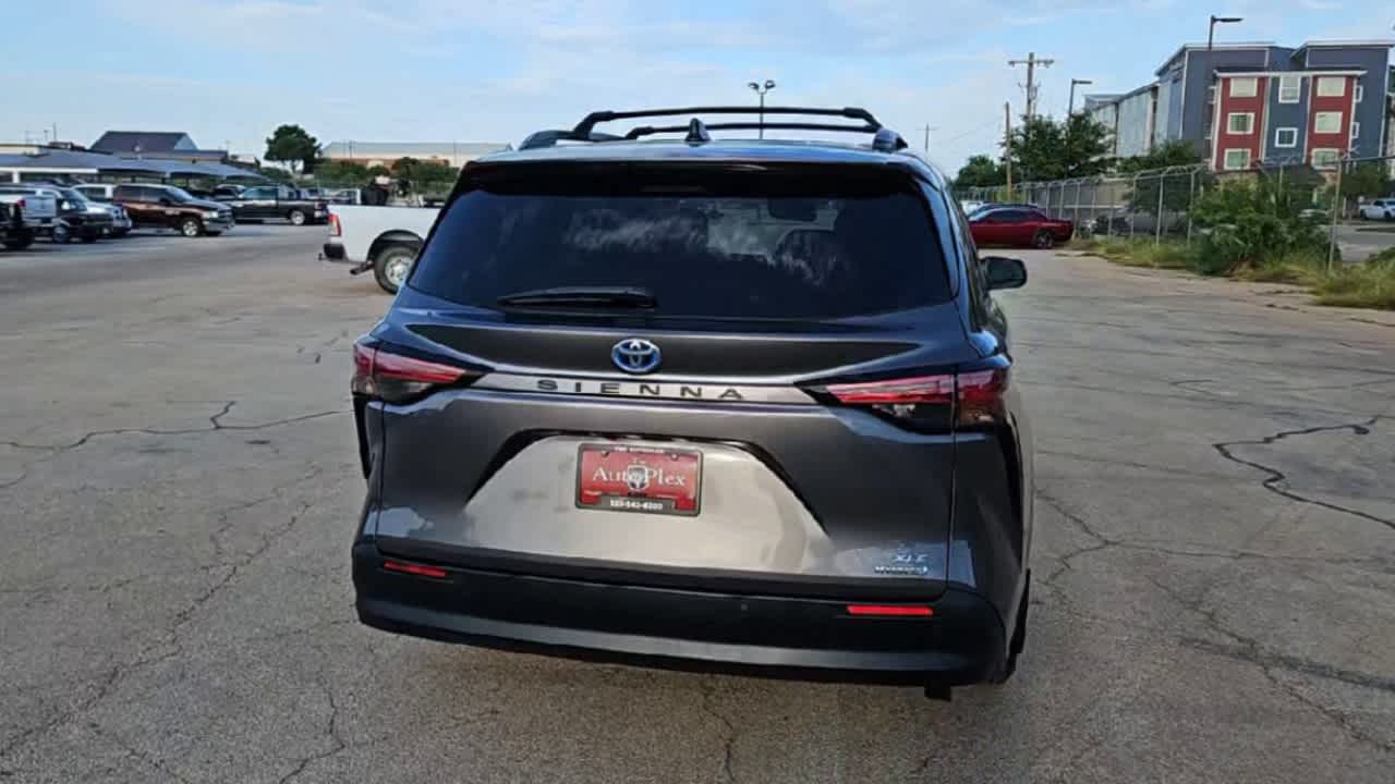 Thumbnail: 2022 Toyota Sienna - 7