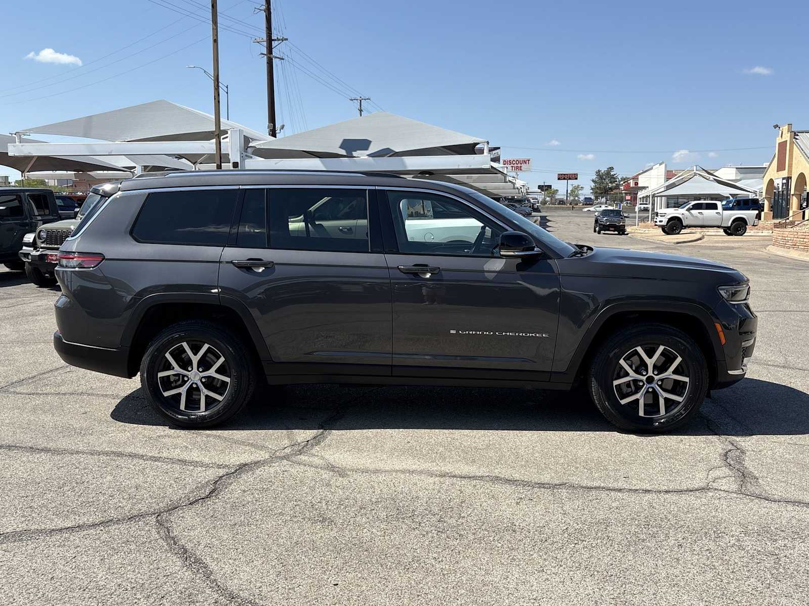 Thumbnail: 2023 Jeep Grand Cherokee - 9