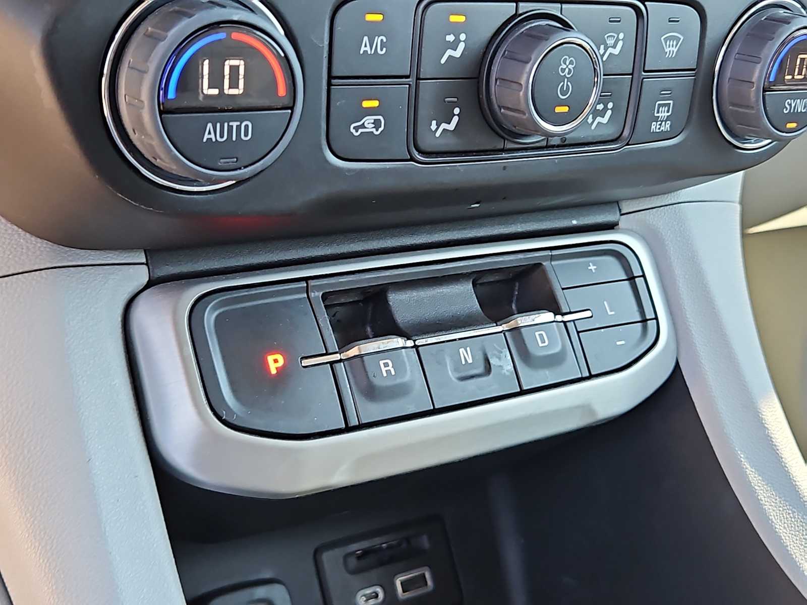 Thumbnail: 2023 GMC Acadia - 21