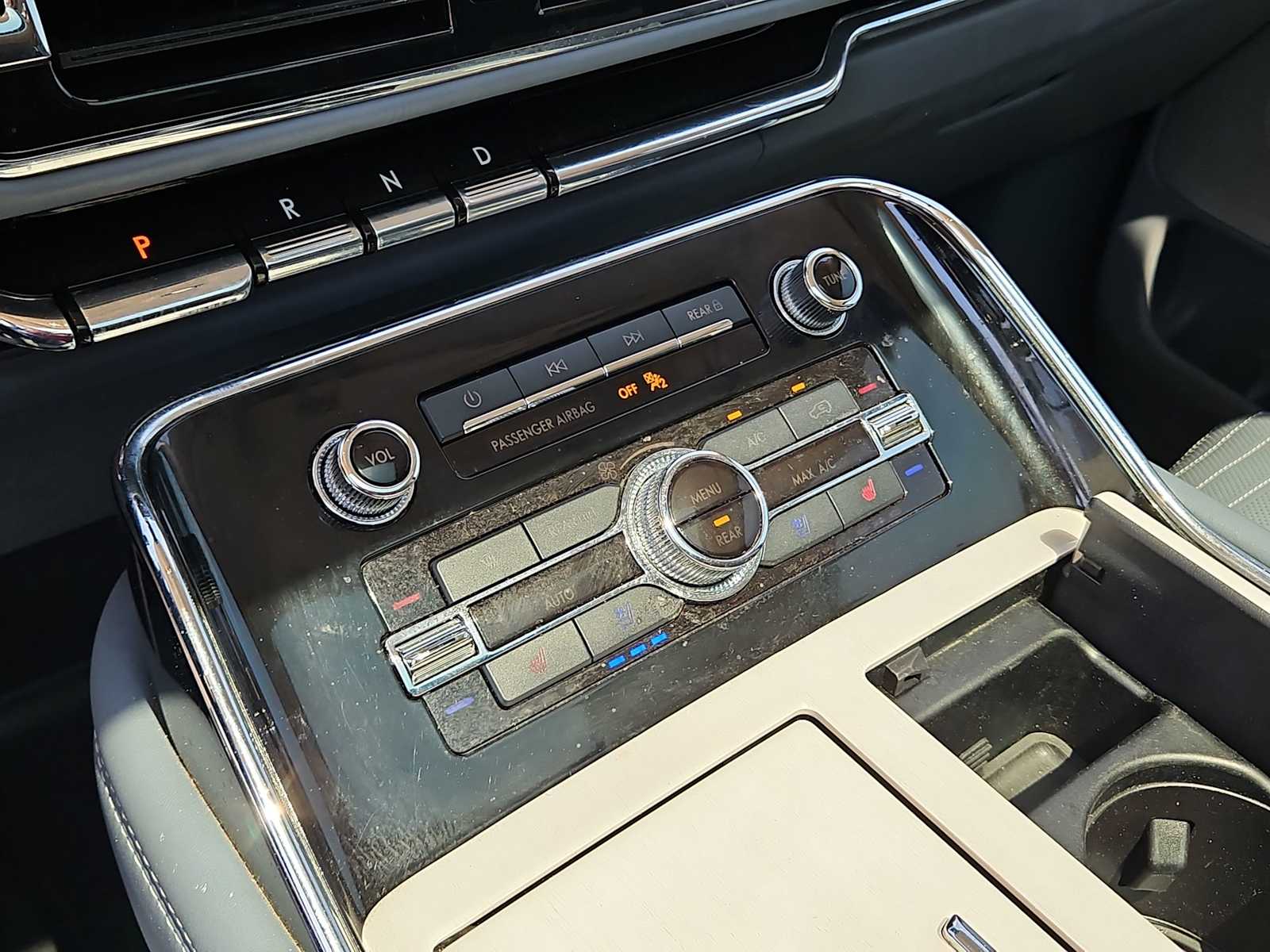 Thumbnail: 2019 Lincoln Navigator L - 28
