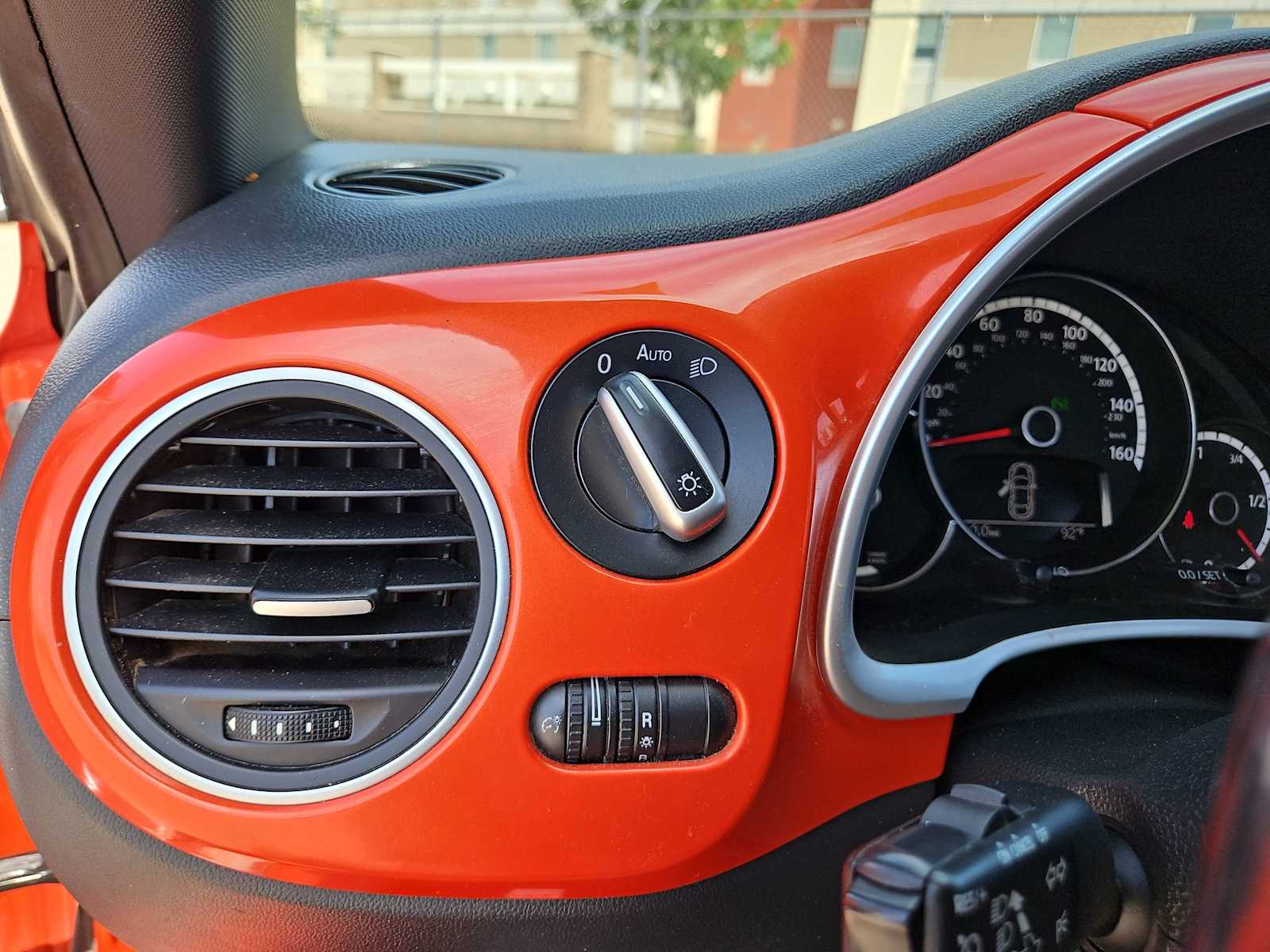 2016 Volkswagen Beetle SE 24
