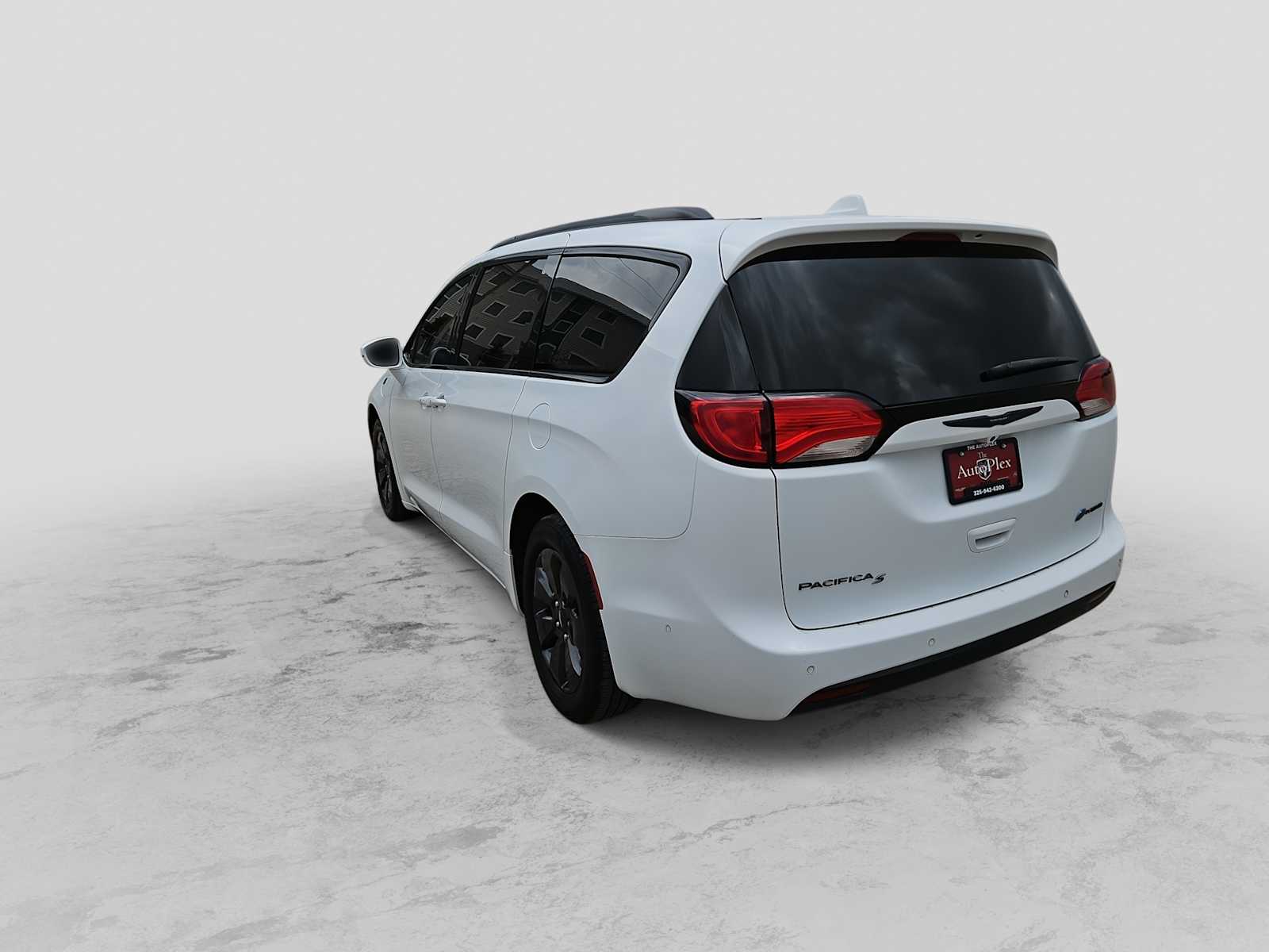 Thumbnail: 2020 Chrysler Pacifica - 6