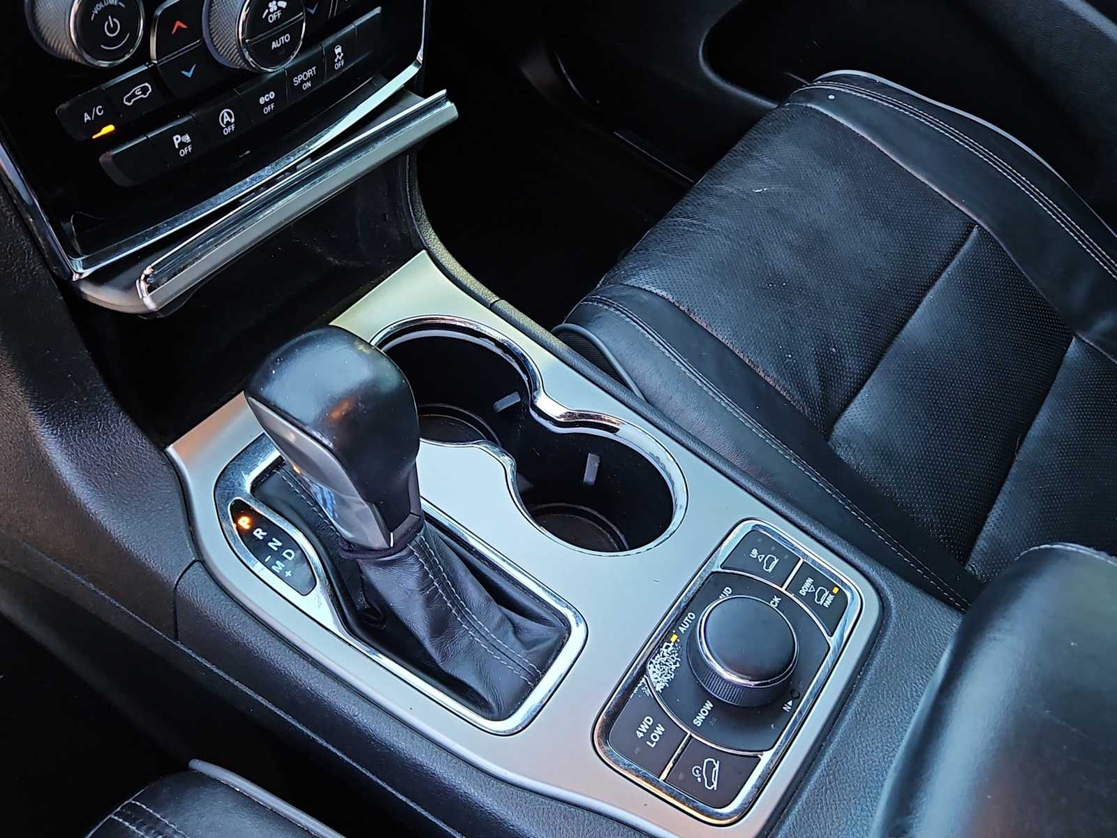 Thumbnail: 2019 Jeep Grand Cherokee - 20