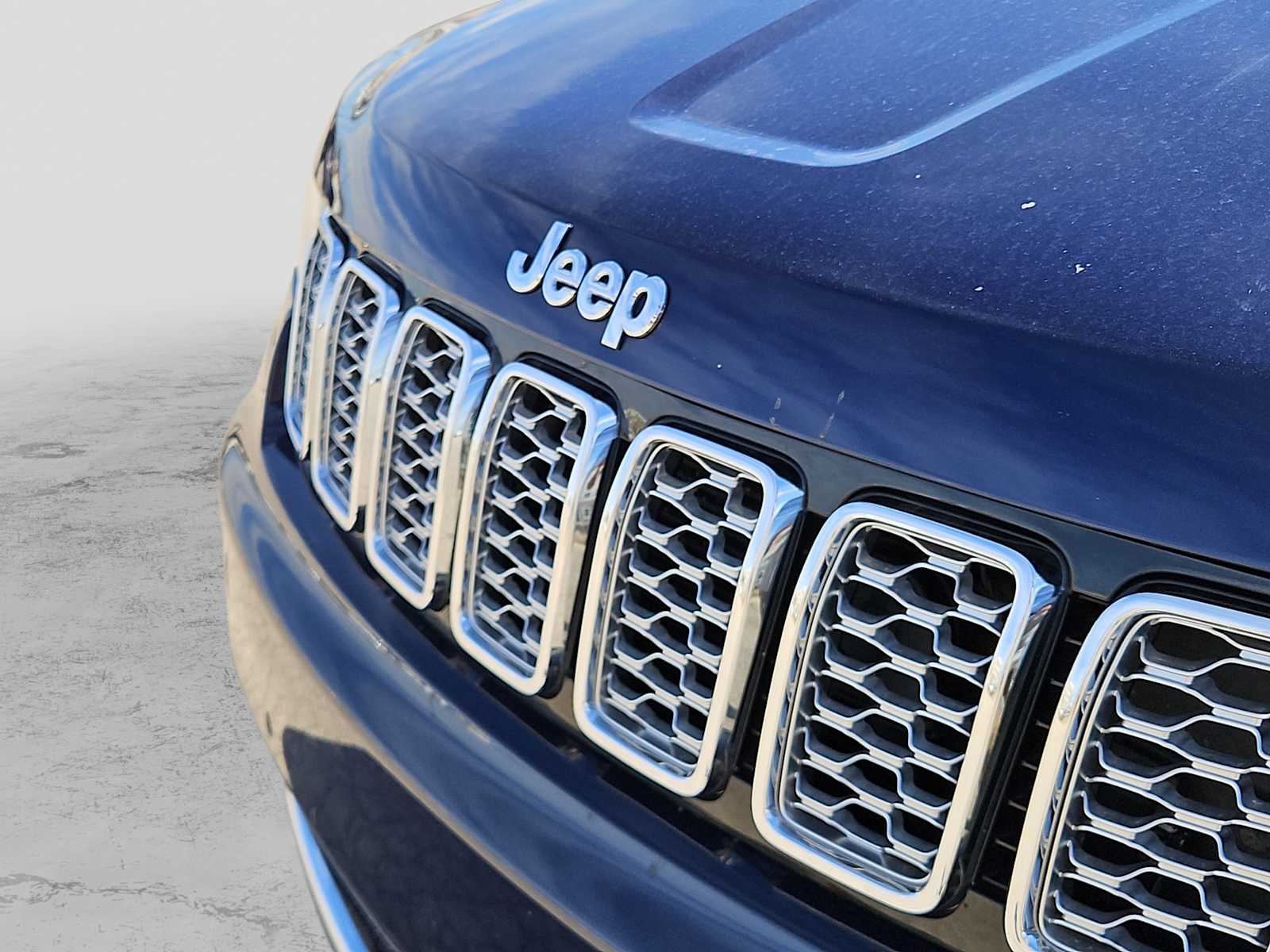 Thumbnail: 2017 Jeep Grand Cherokee - 13