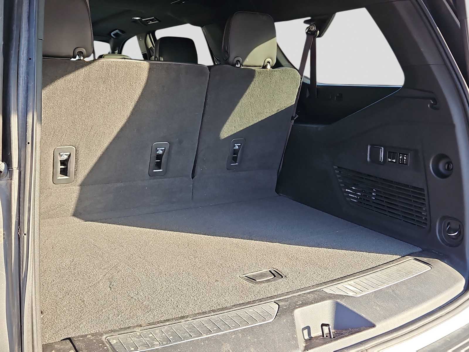 Thumbnail: 2023 Chevrolet Suburban - 23