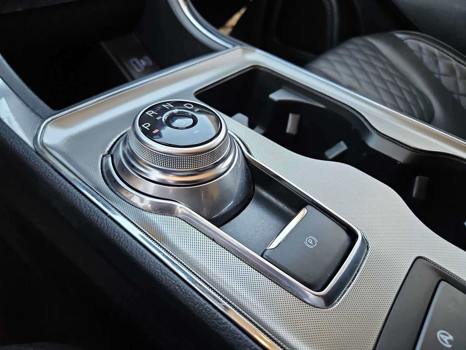 Thumbnail: 2023 Ford Edge - 21