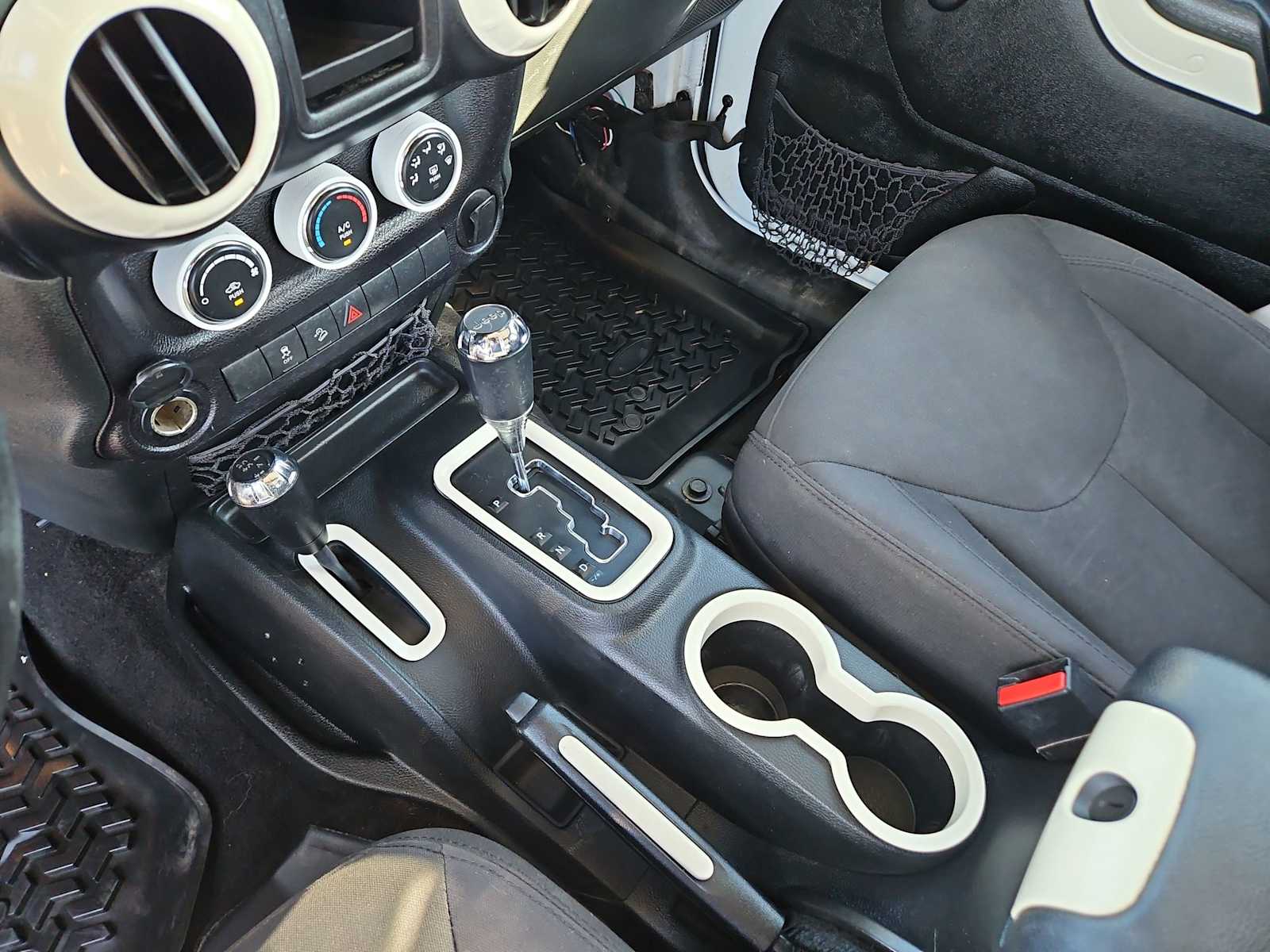 Thumbnail: 2017 Jeep Wrangler - 24