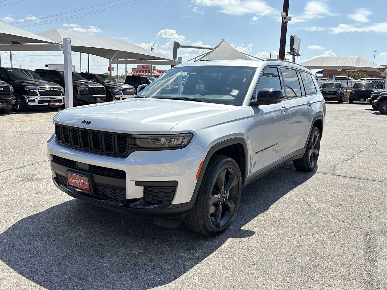 Thumbnail: 2023 Jeep Grand Cherokee - 4