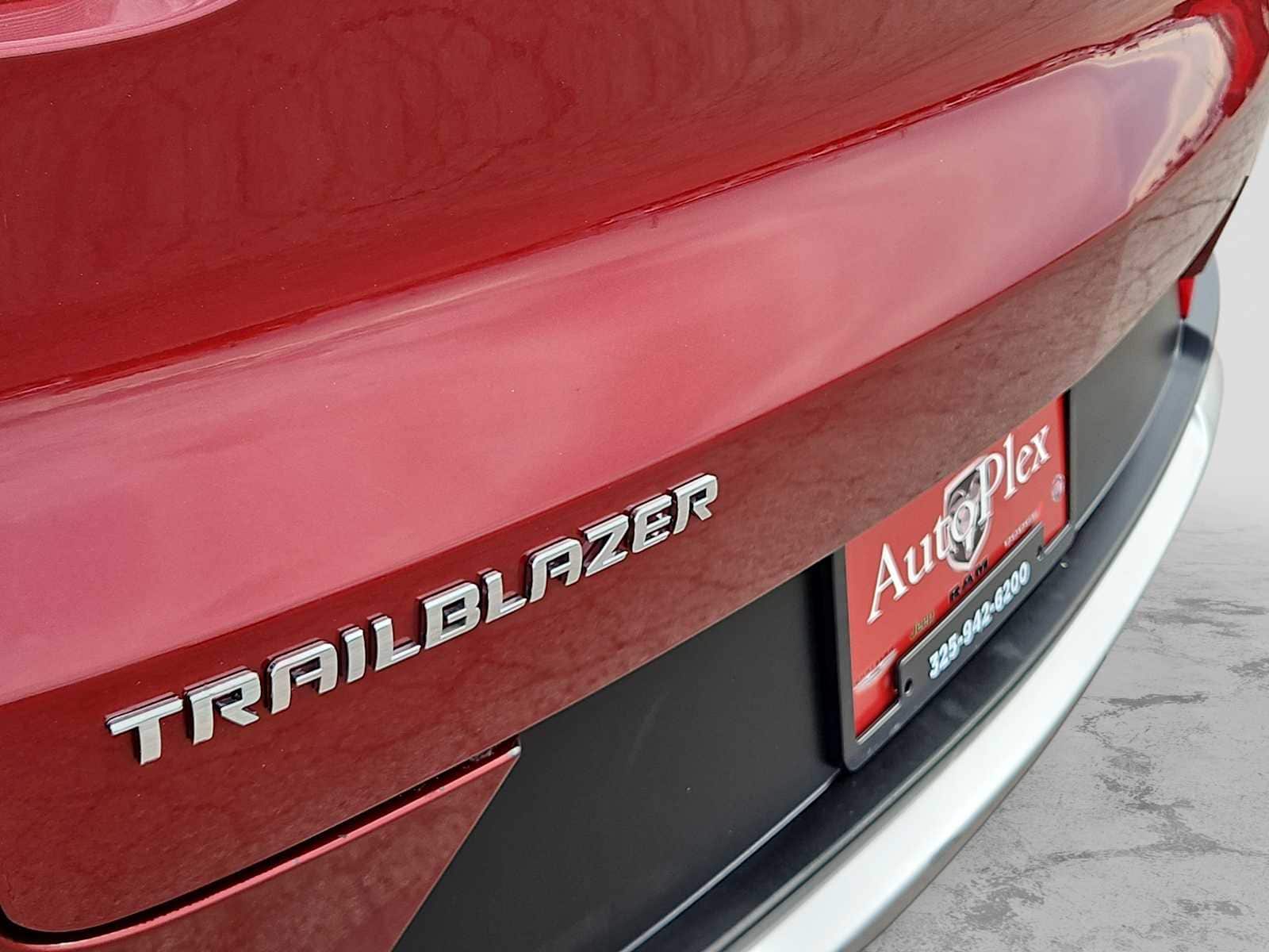 Thumbnail: 2023 Chevrolet TrailBlazer - 11