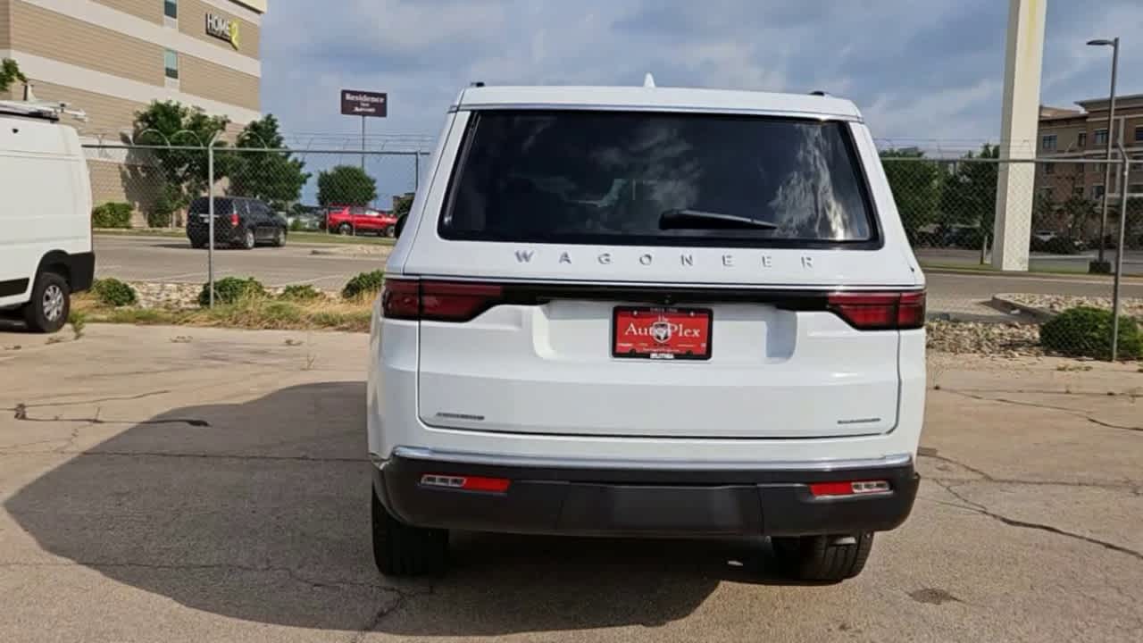 Thumbnail: 2022 Jeep Wagoneer - 7