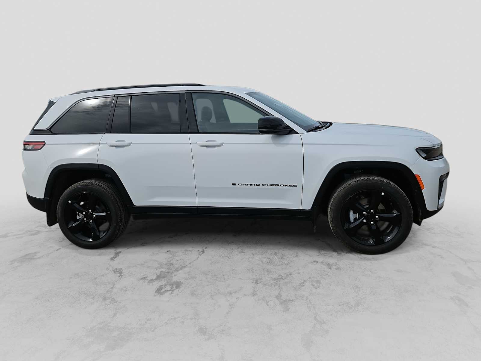 Thumbnail: 2026 Jeep Grand Cherokee - 9