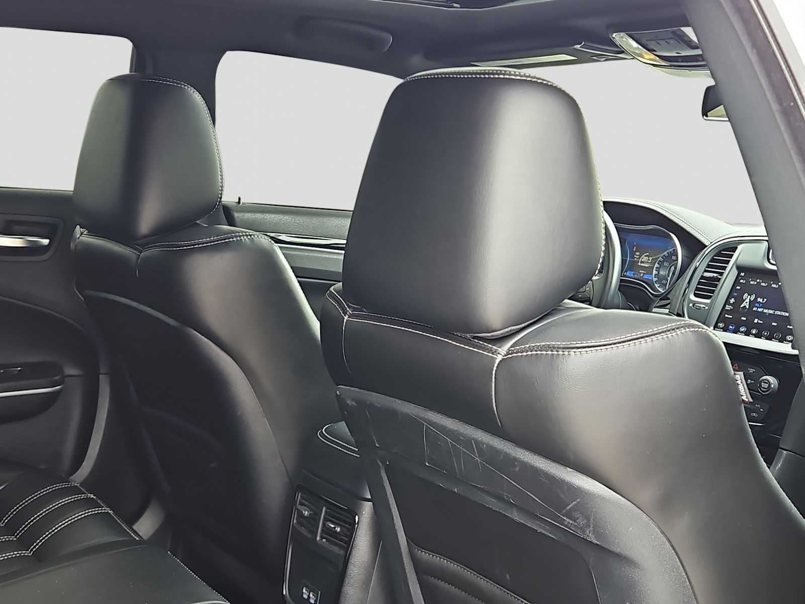 Thumbnail: 2022 Chrysler 300 - 18
