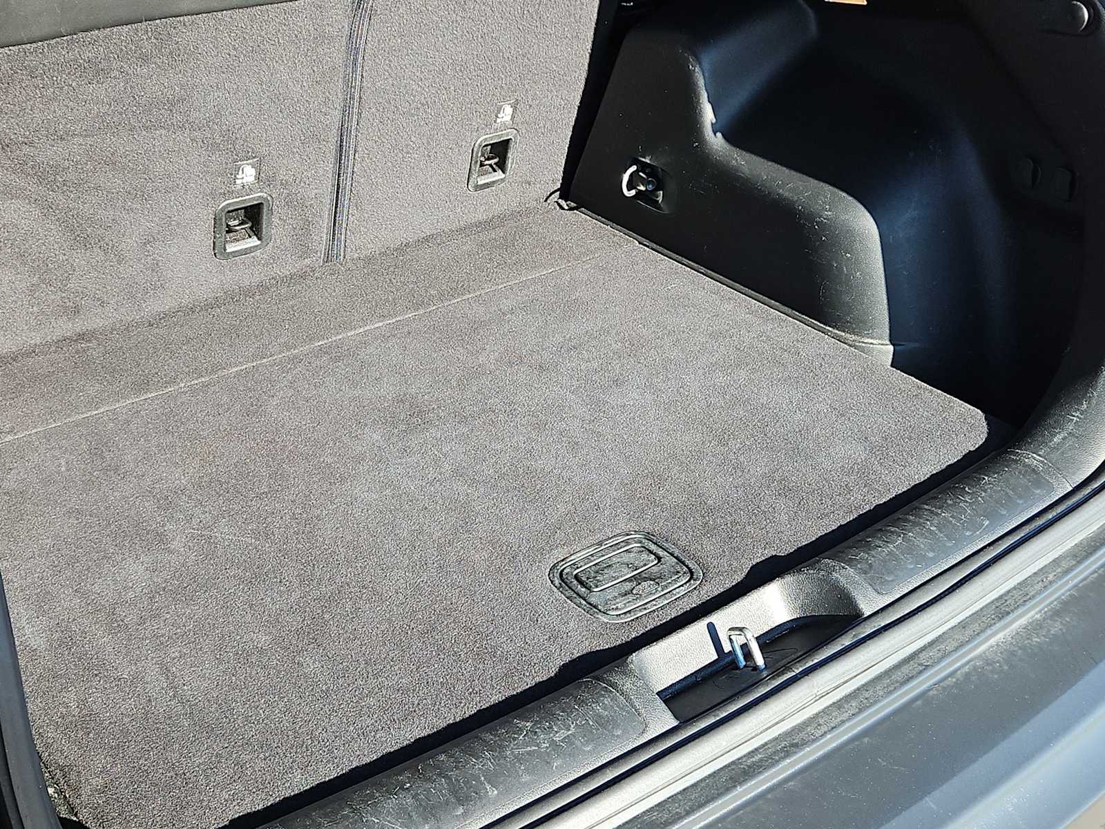 Thumbnail: 2019 Jeep Cherokee - 23