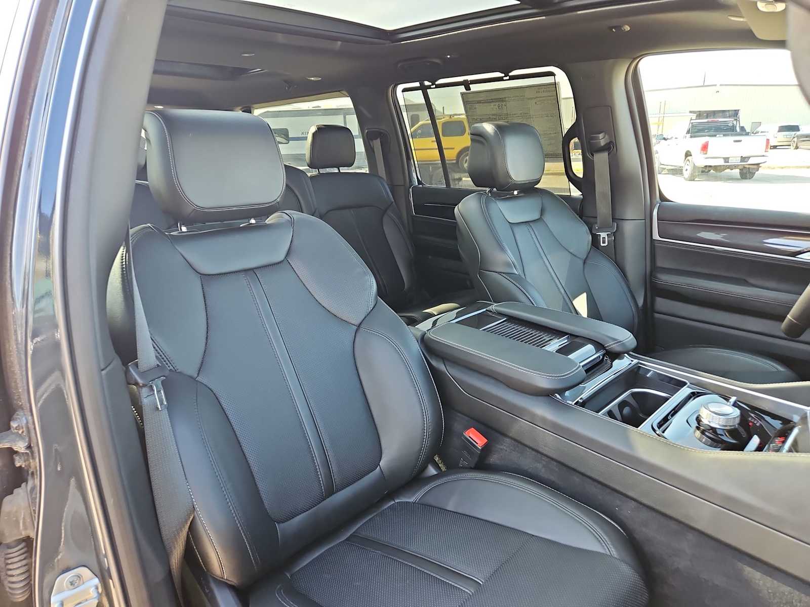 Thumbnail: 2024 Jeep Wagoneer - 21