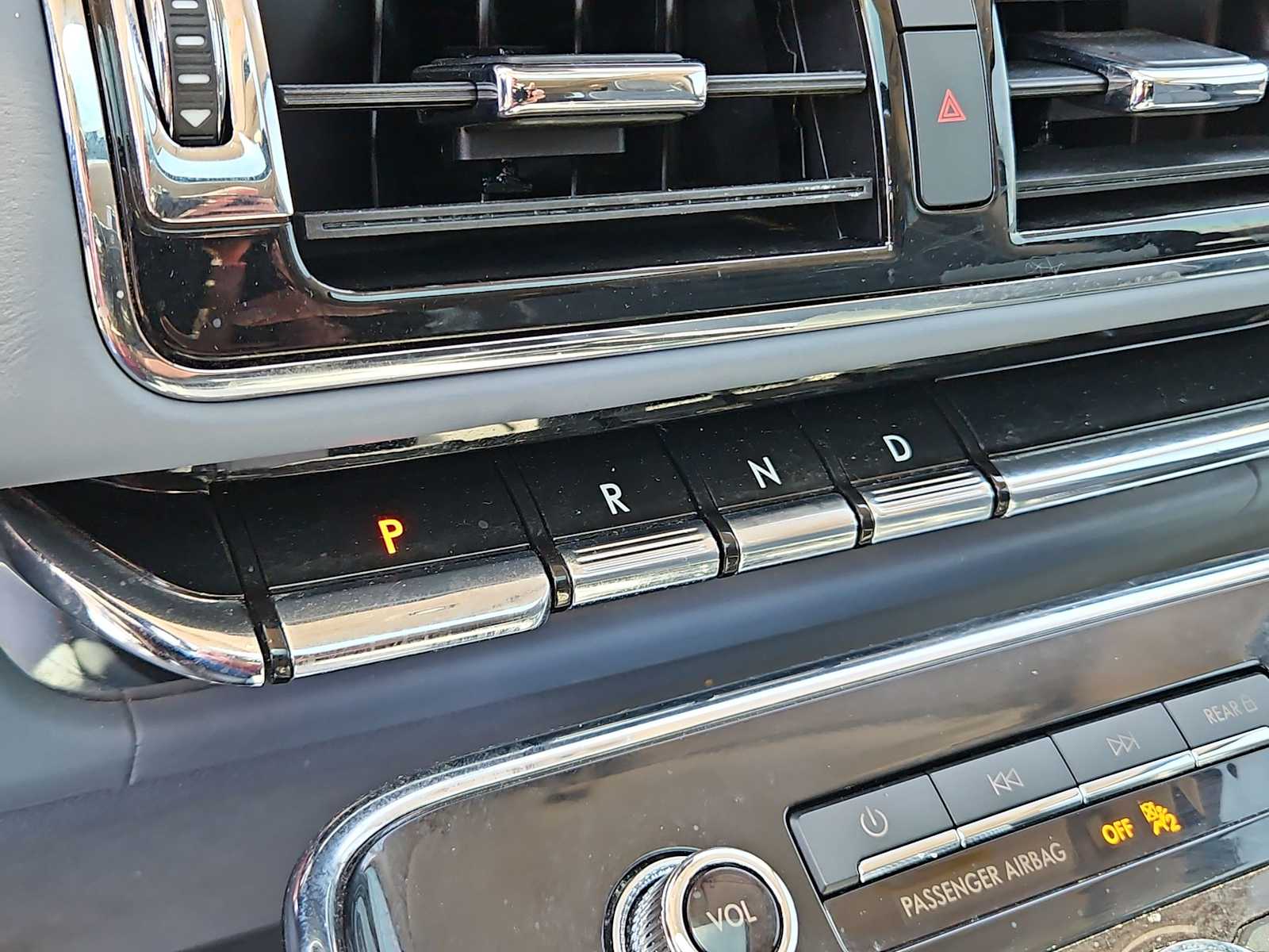 Thumbnail: 2019 Lincoln Navigator L - 25