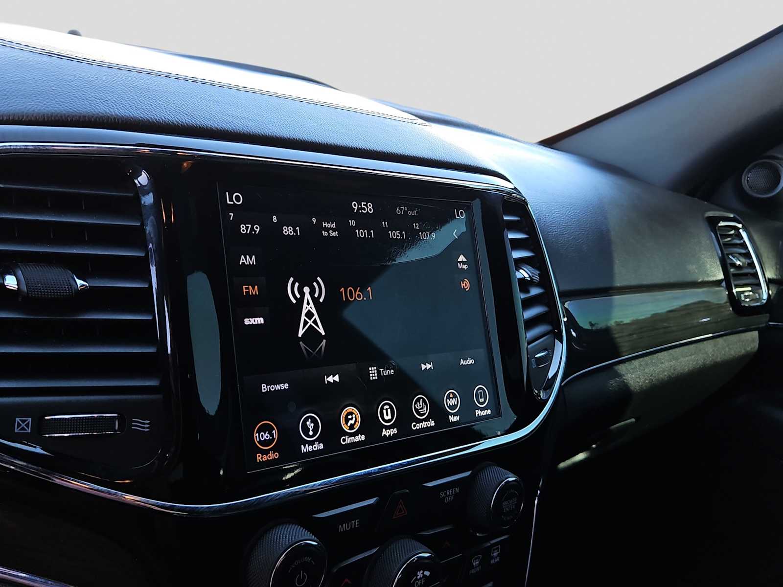 Thumbnail: 2019 Jeep Grand Cherokee - 24