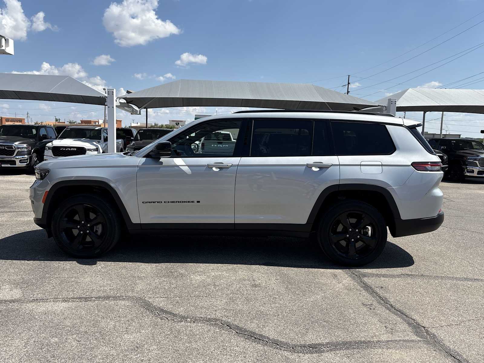 Thumbnail: 2023 Jeep Grand Cherokee - 5