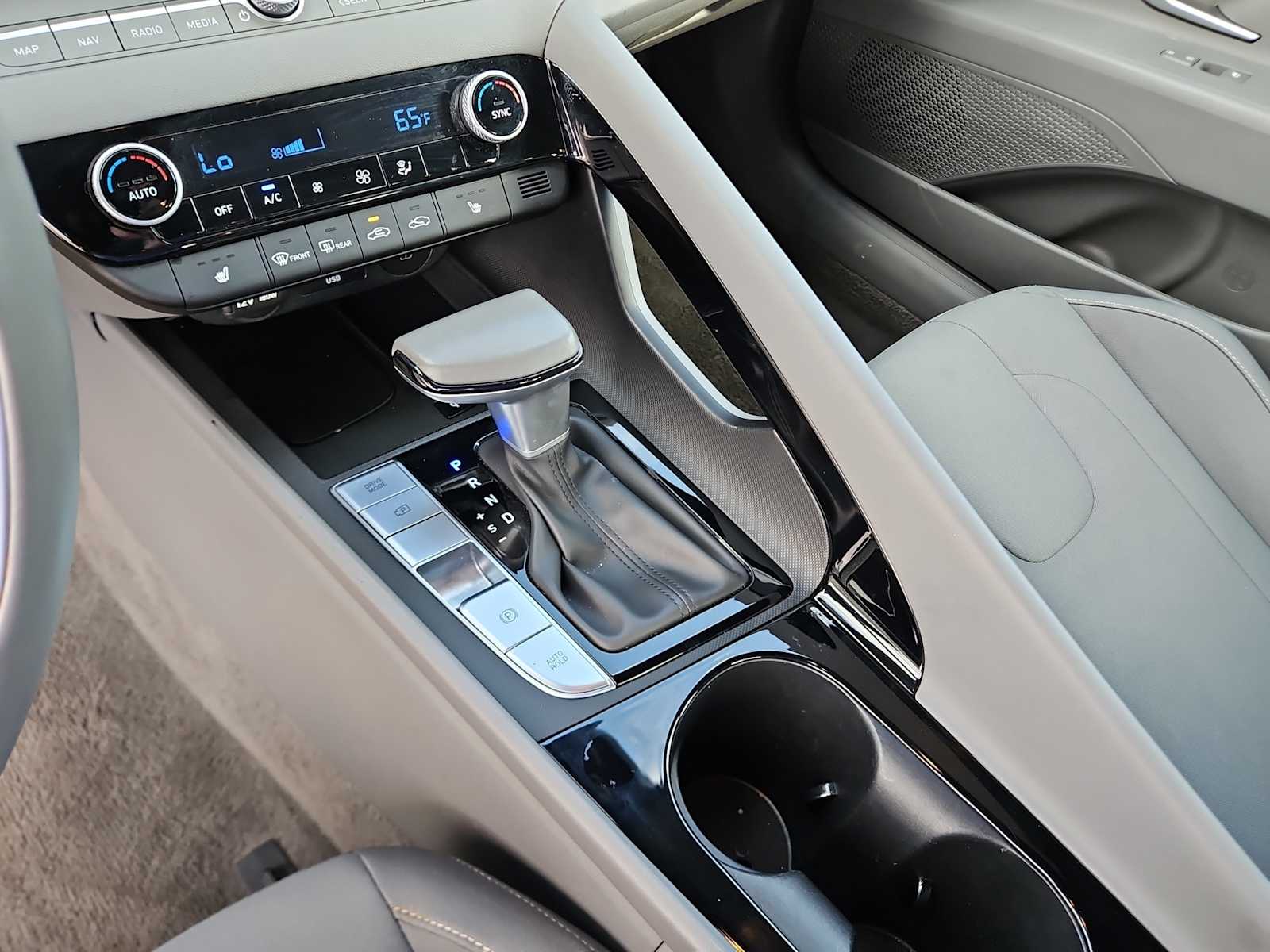 Thumbnail: 2025 Hyundai Elantra - 20