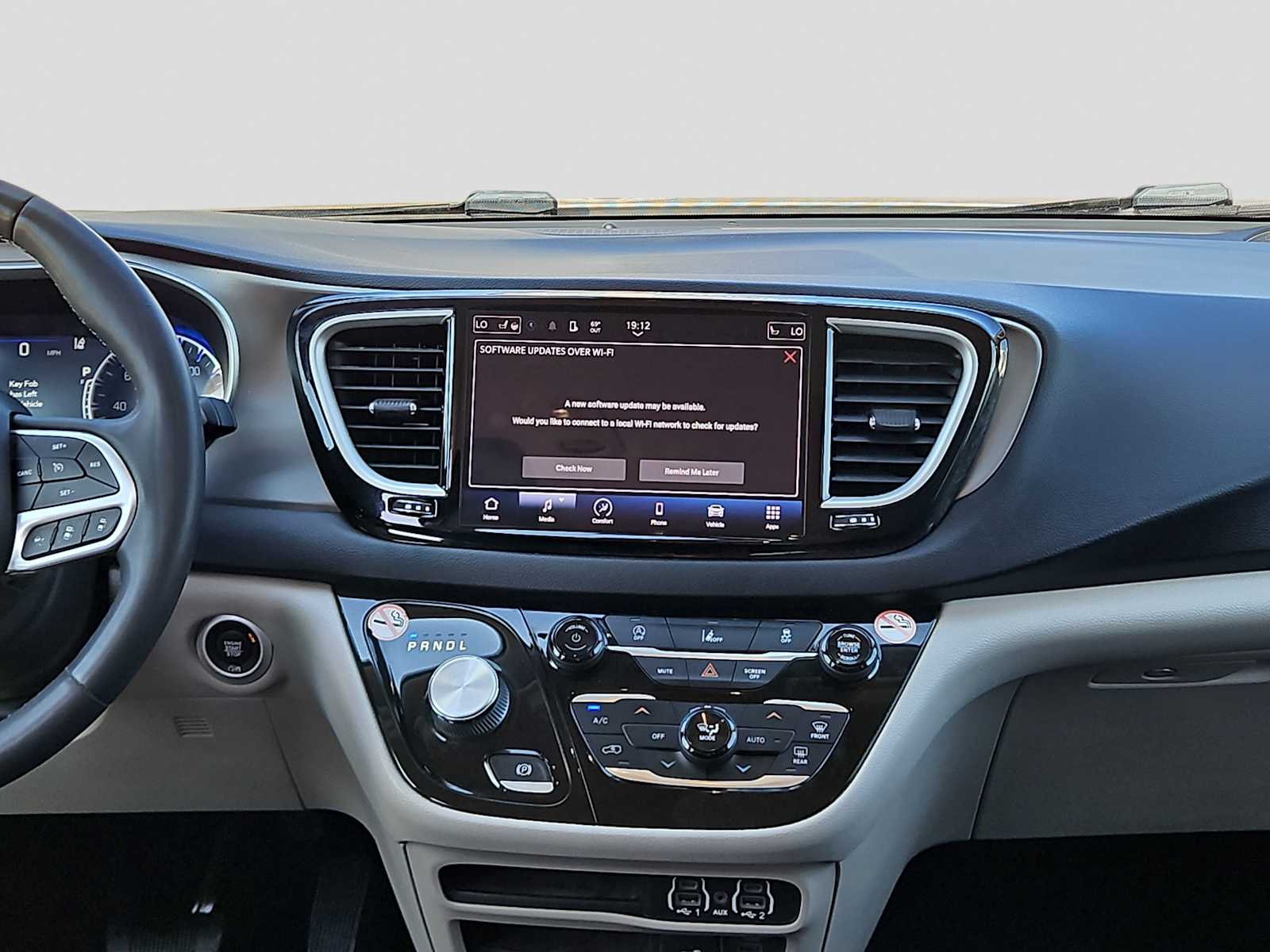 Thumbnail: 2022 Chrysler Pacifica - 16