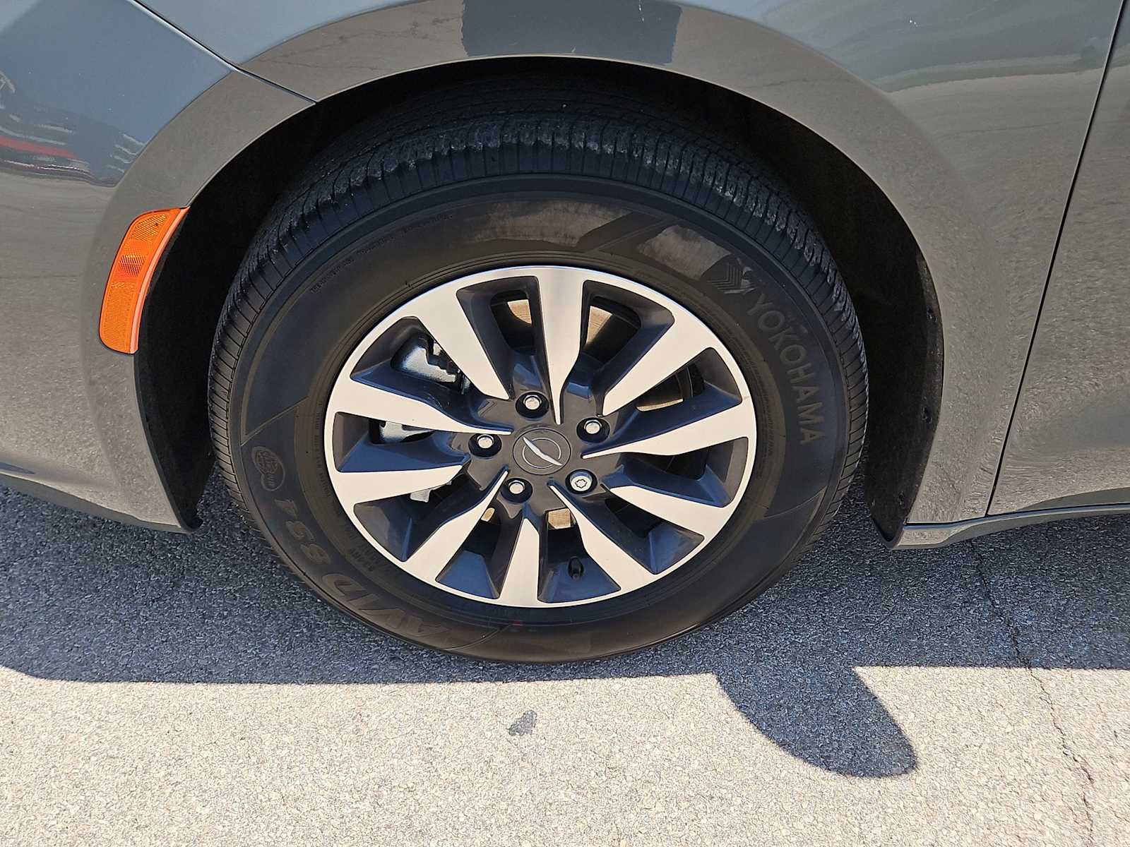 Thumbnail: 2023 Chrysler Pacifica - 16