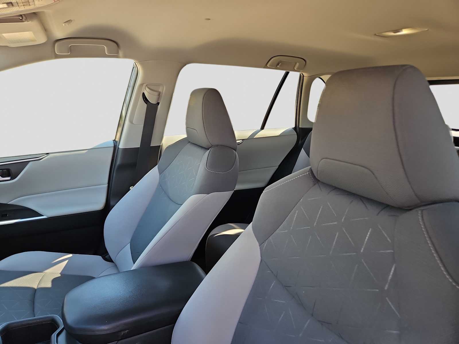 Thumbnail: 2023 Toyota RAV4 - 22