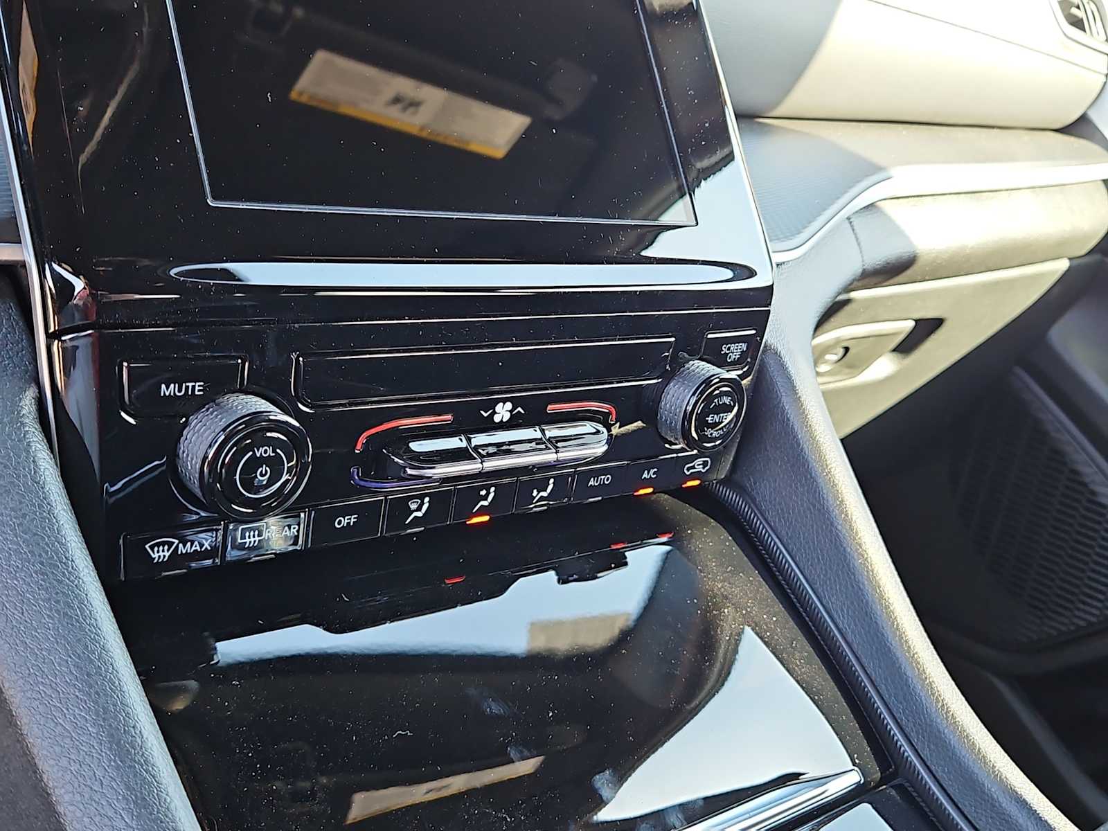 Thumbnail: 2025 Jeep Grand Cherokee - 28