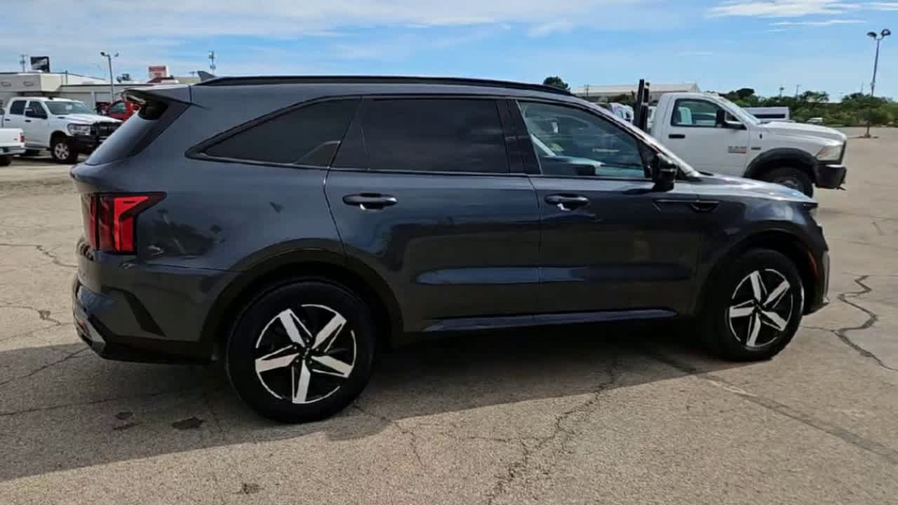 Thumbnail: 2022 Kia Sorento - 8
