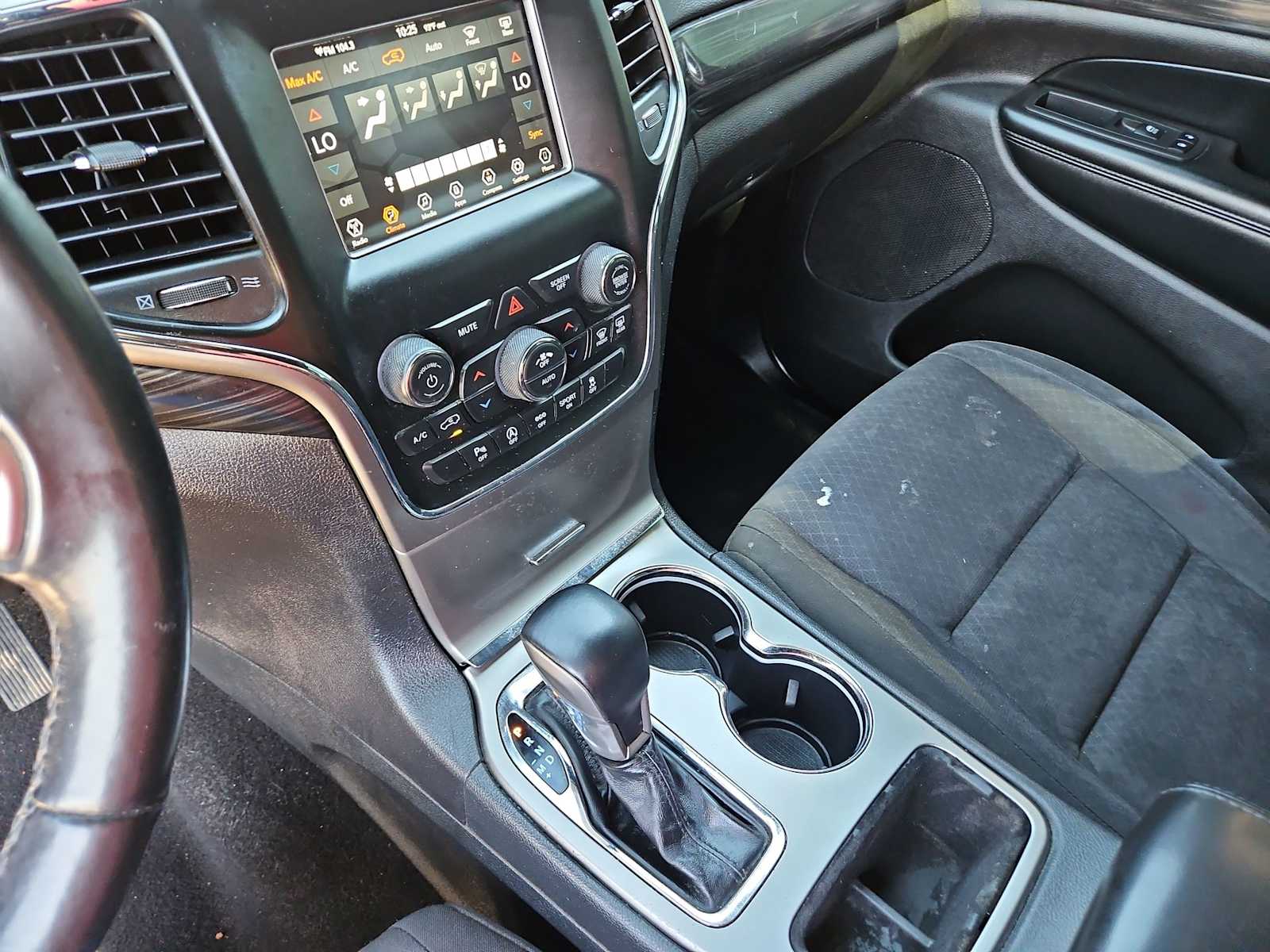 Thumbnail: 2020 Jeep Grand Cherokee - 24