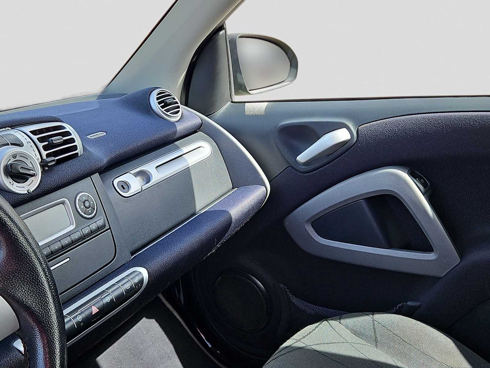 Thumbnail: 2012 smart fortwo - 14
