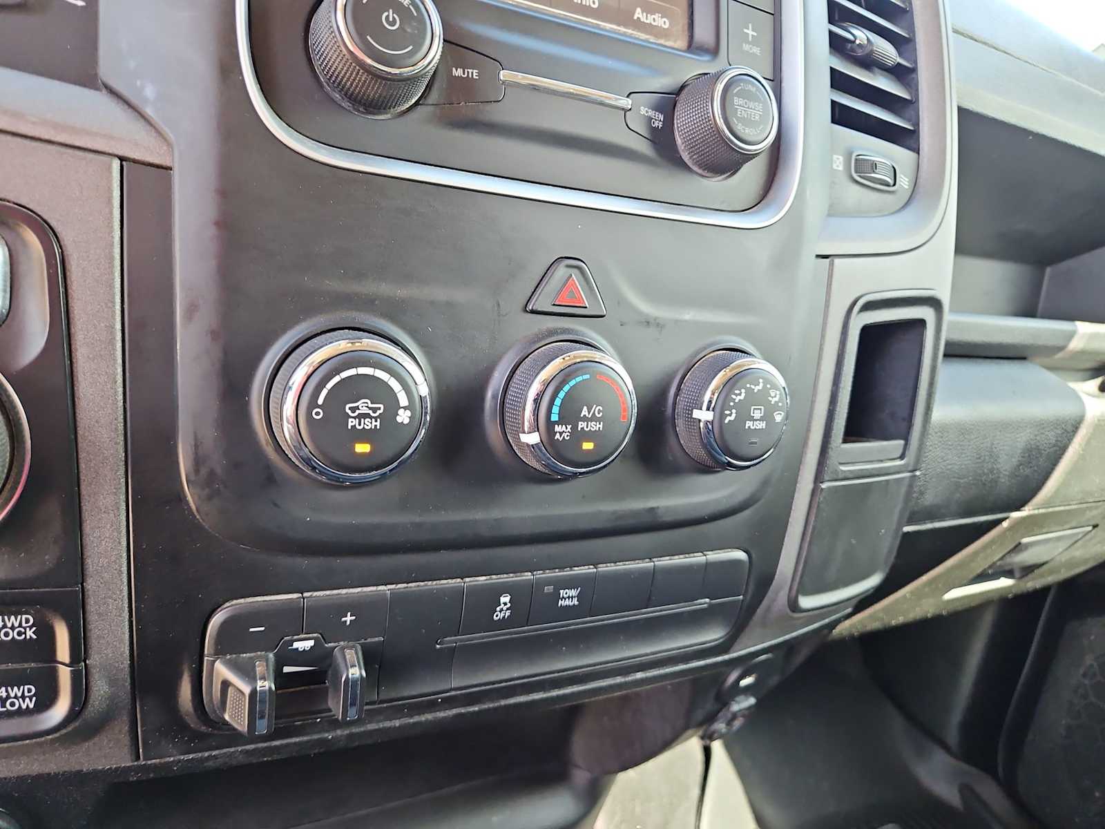 Thumbnail: 2022 RAM 1500 Classic - 28