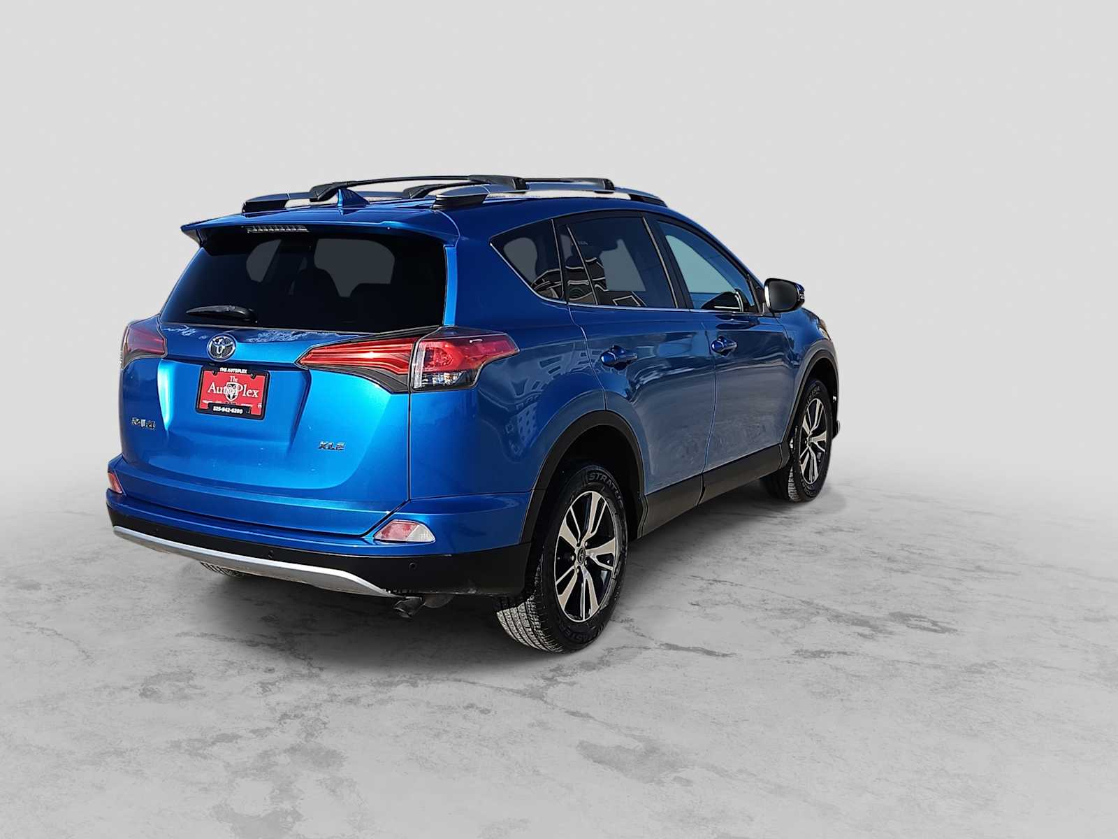 Thumbnail: 2016 Toyota RAV4 - 8
