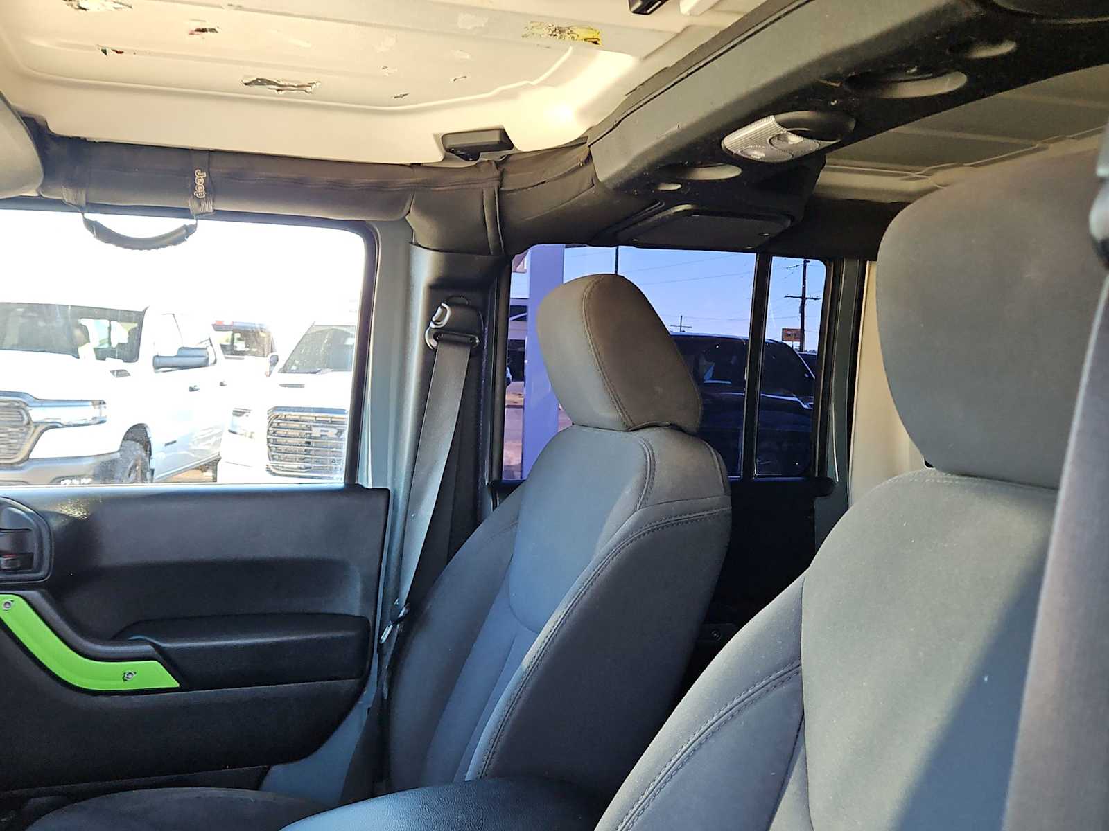 Thumbnail: 2015 Jeep Wrangler - 18